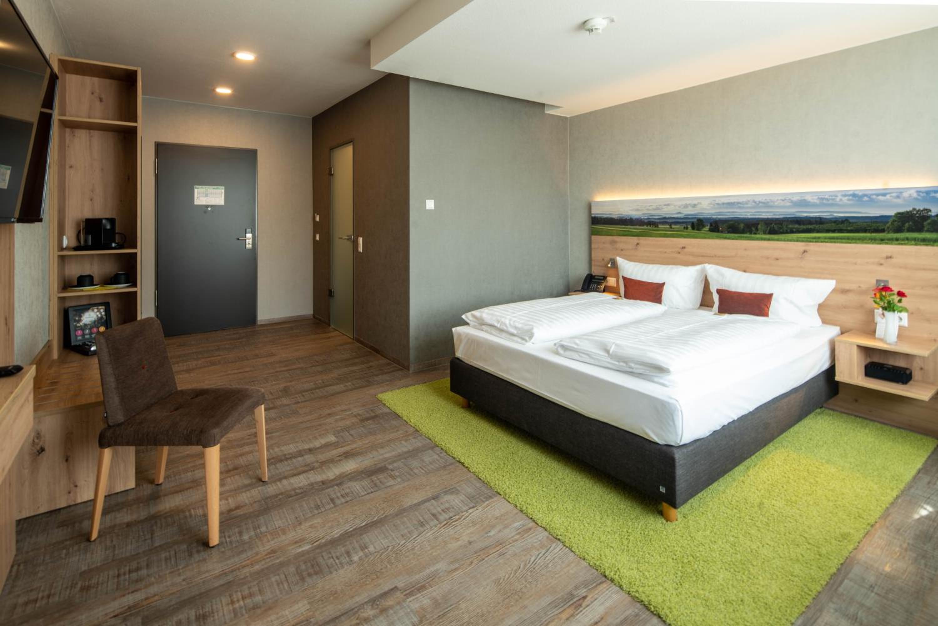 Deluxe Queen Room - Photo 2