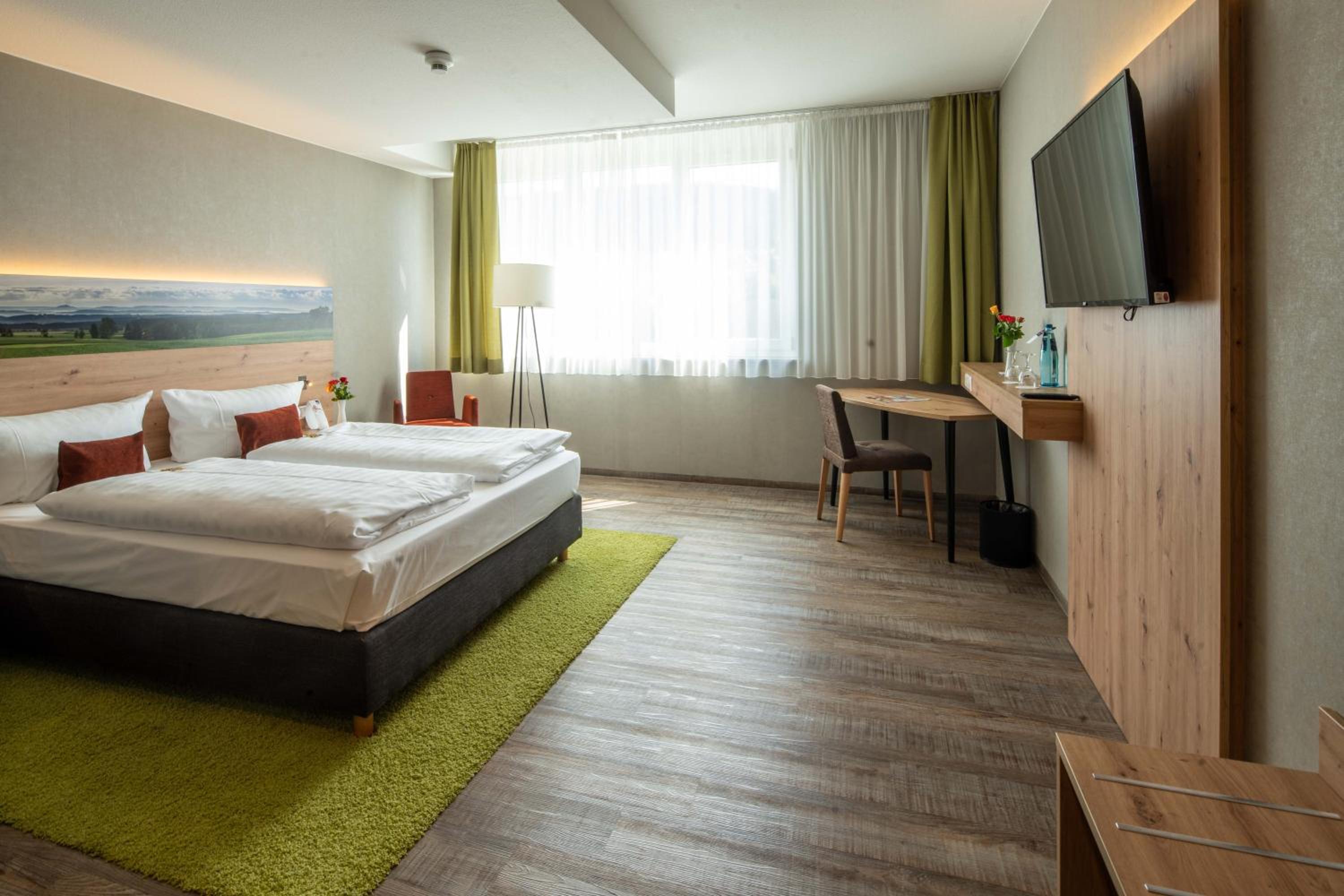 Deluxe Queen Room - Photo 1