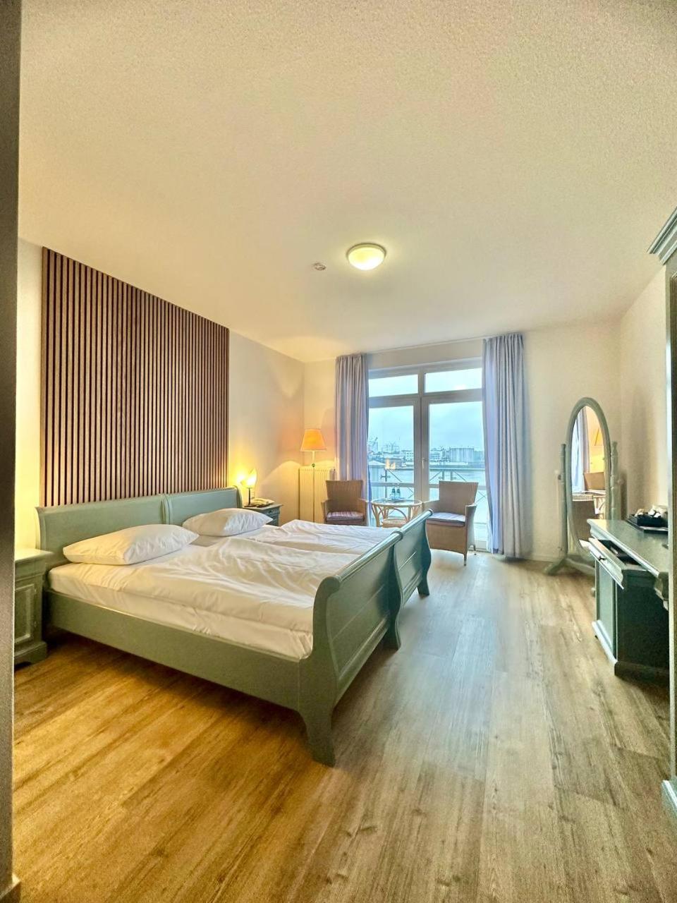 Deluxe Double or Twin Room with Balcony