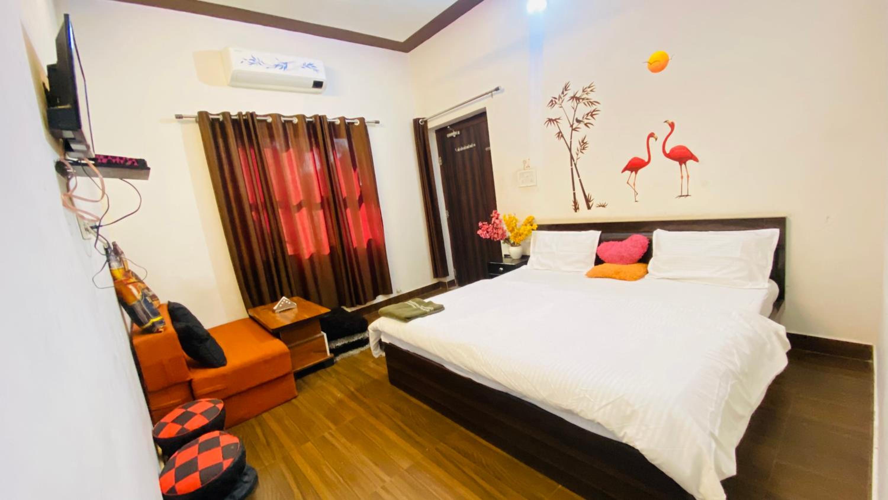 Deluxe Double Room (2 Adults + 1 Child) photo 1