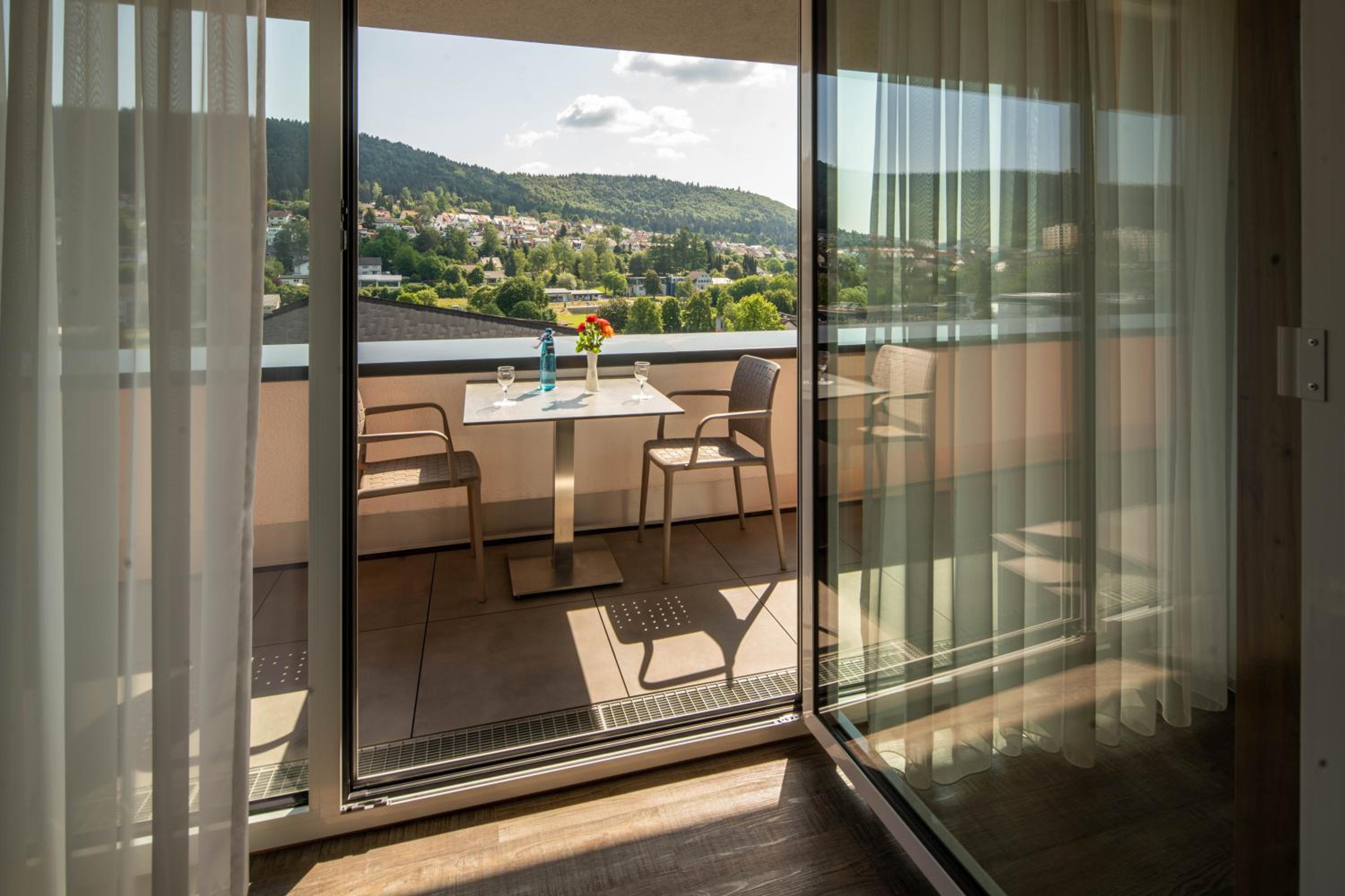 Executive Queen Room with Balcony - Photo 4