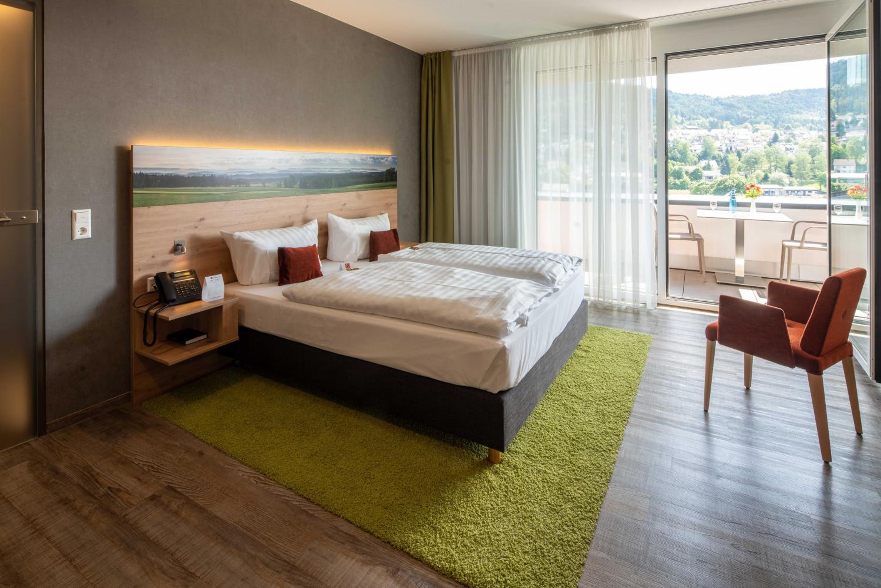 Executive Queen Room with Balcony - Photo 1