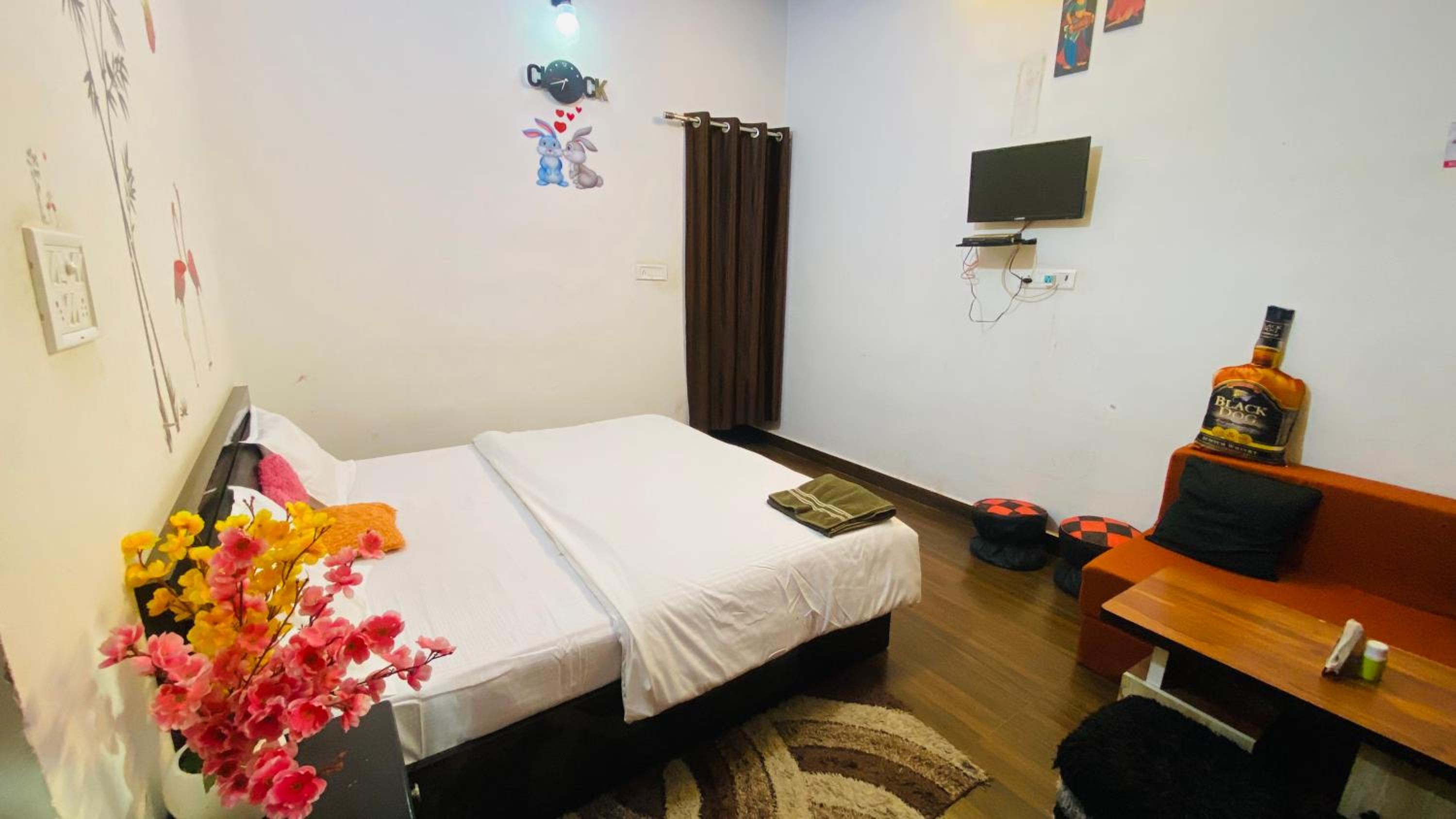 Deluxe Double Room (2 Adults + 1 Child) photo 2