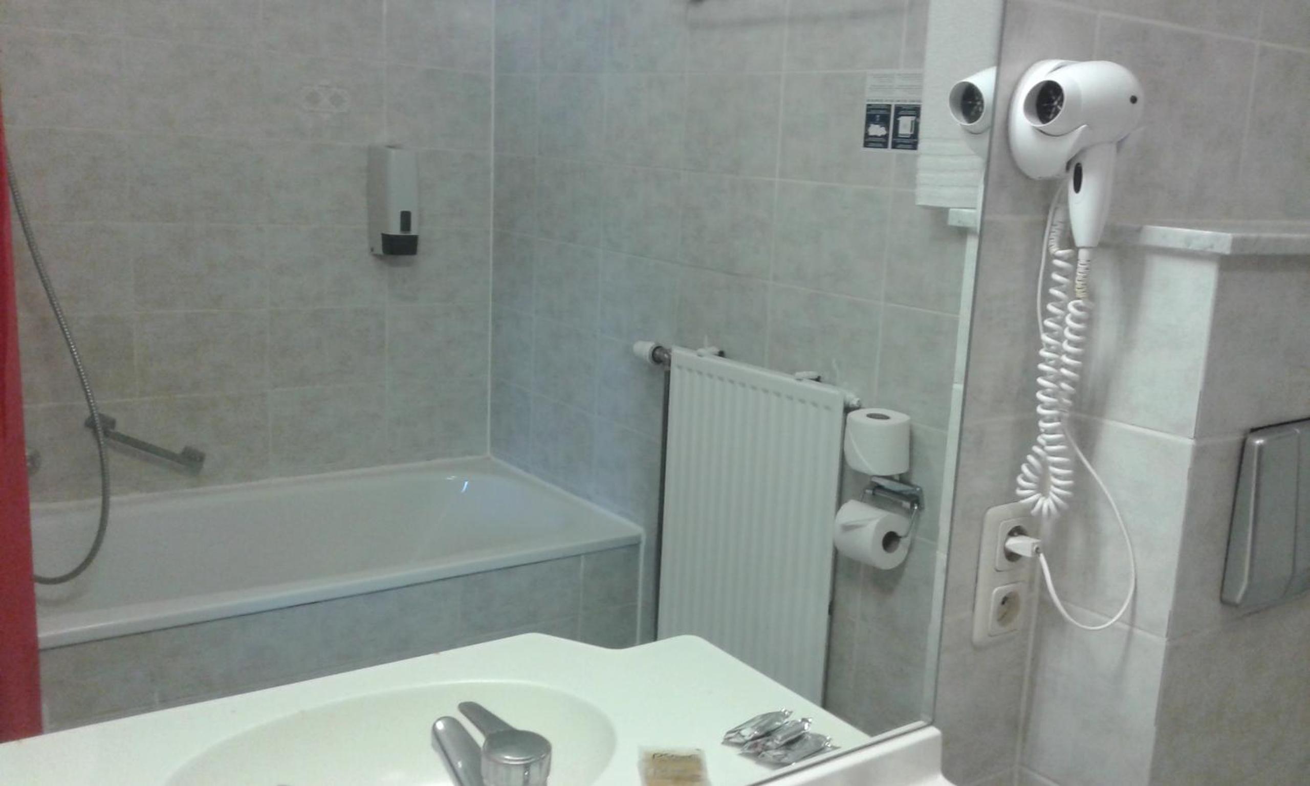 Triple Room - Photo 7