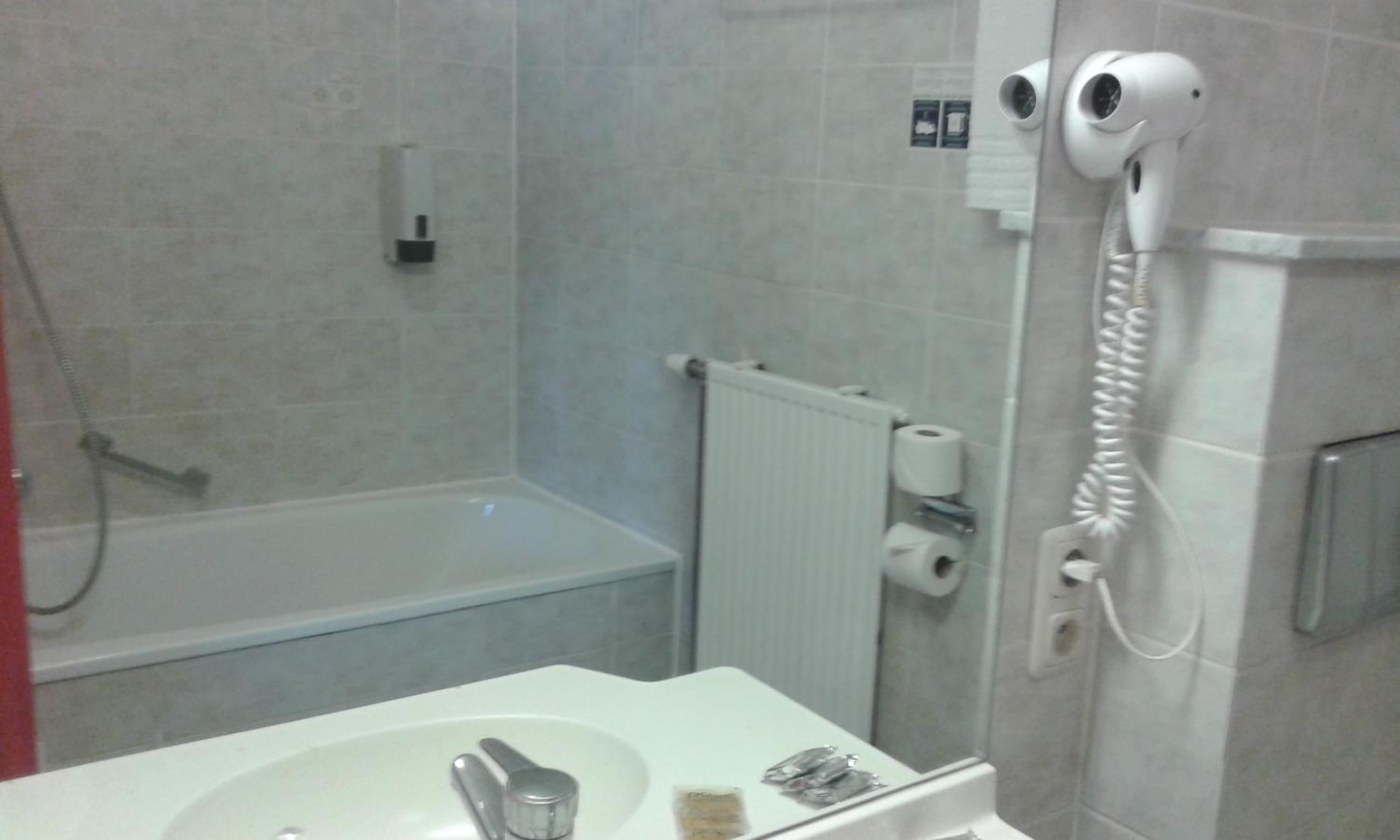Triple Room - Photo 6