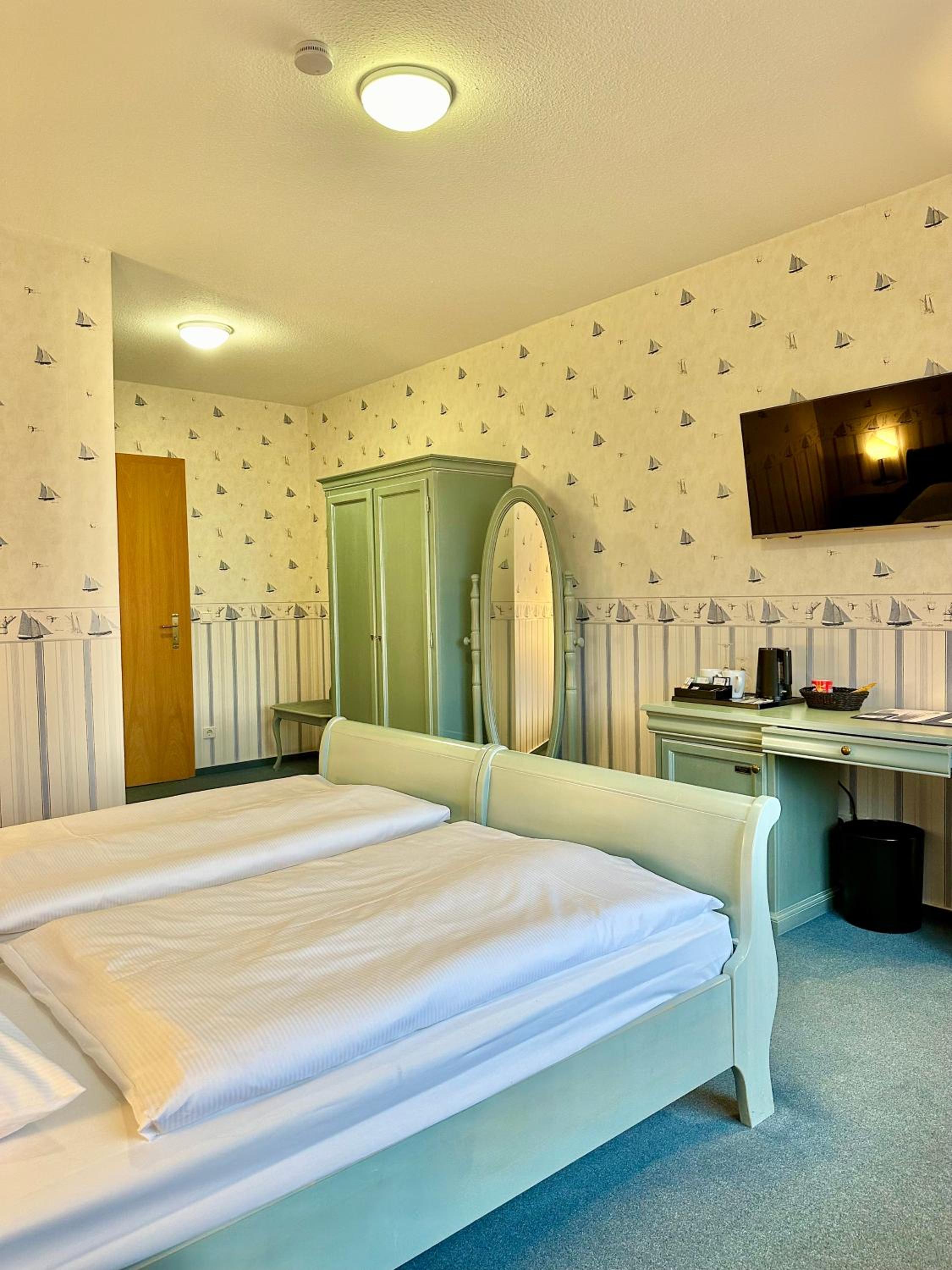 Double or Twin Room photo 3