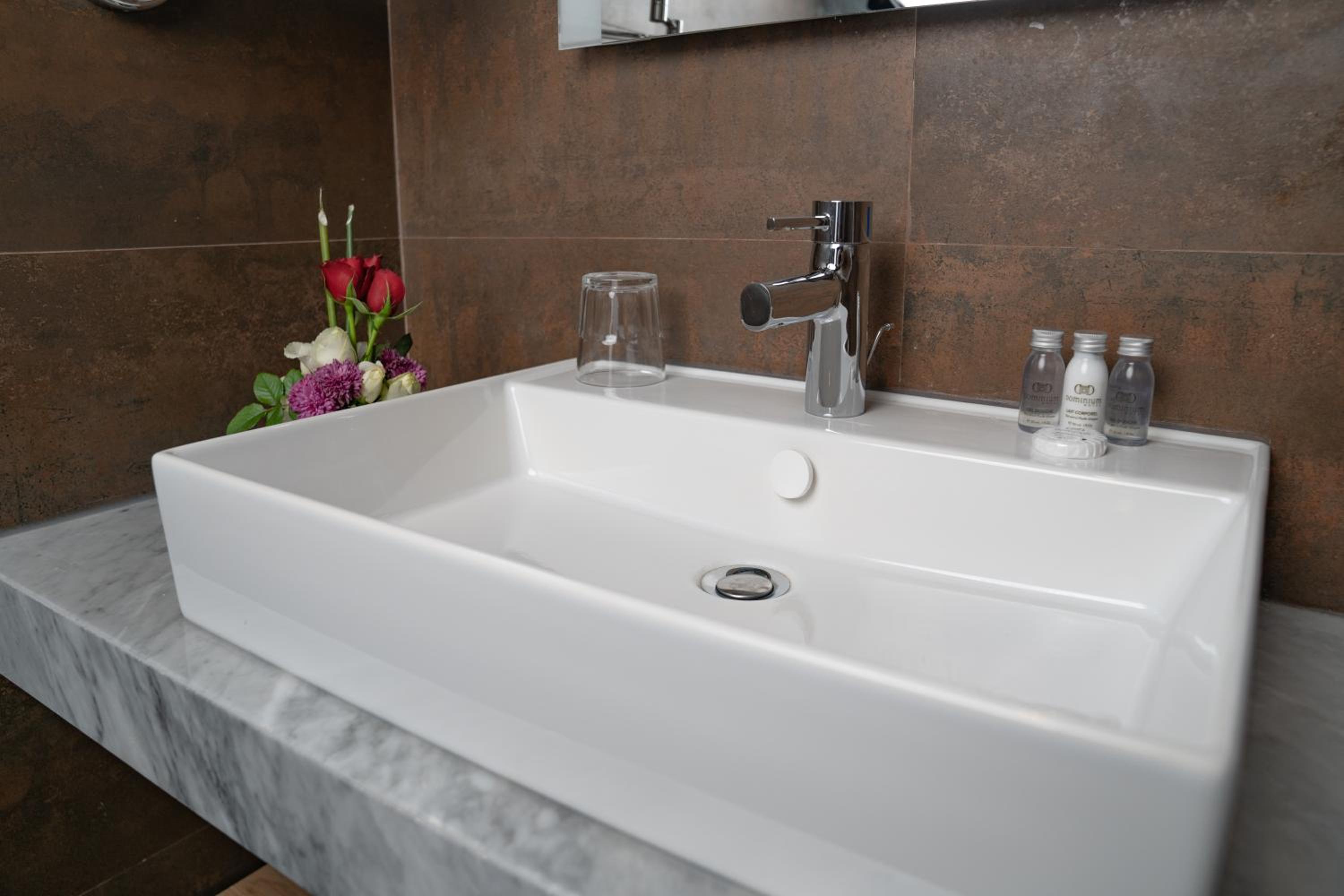 Deluxe Double or Twin Room with Balcony - Photo 4