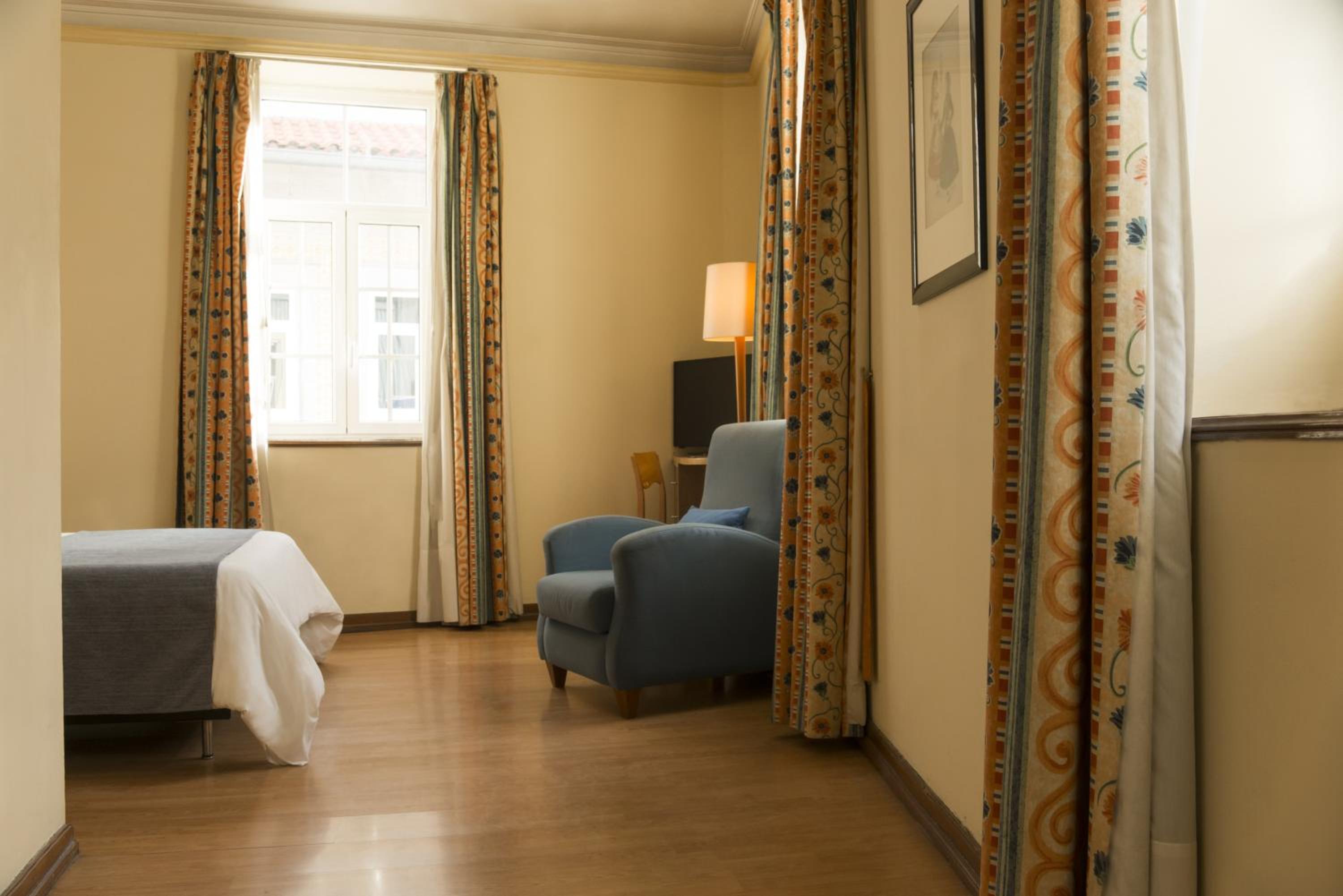 Superior Double Room thumbnail 5