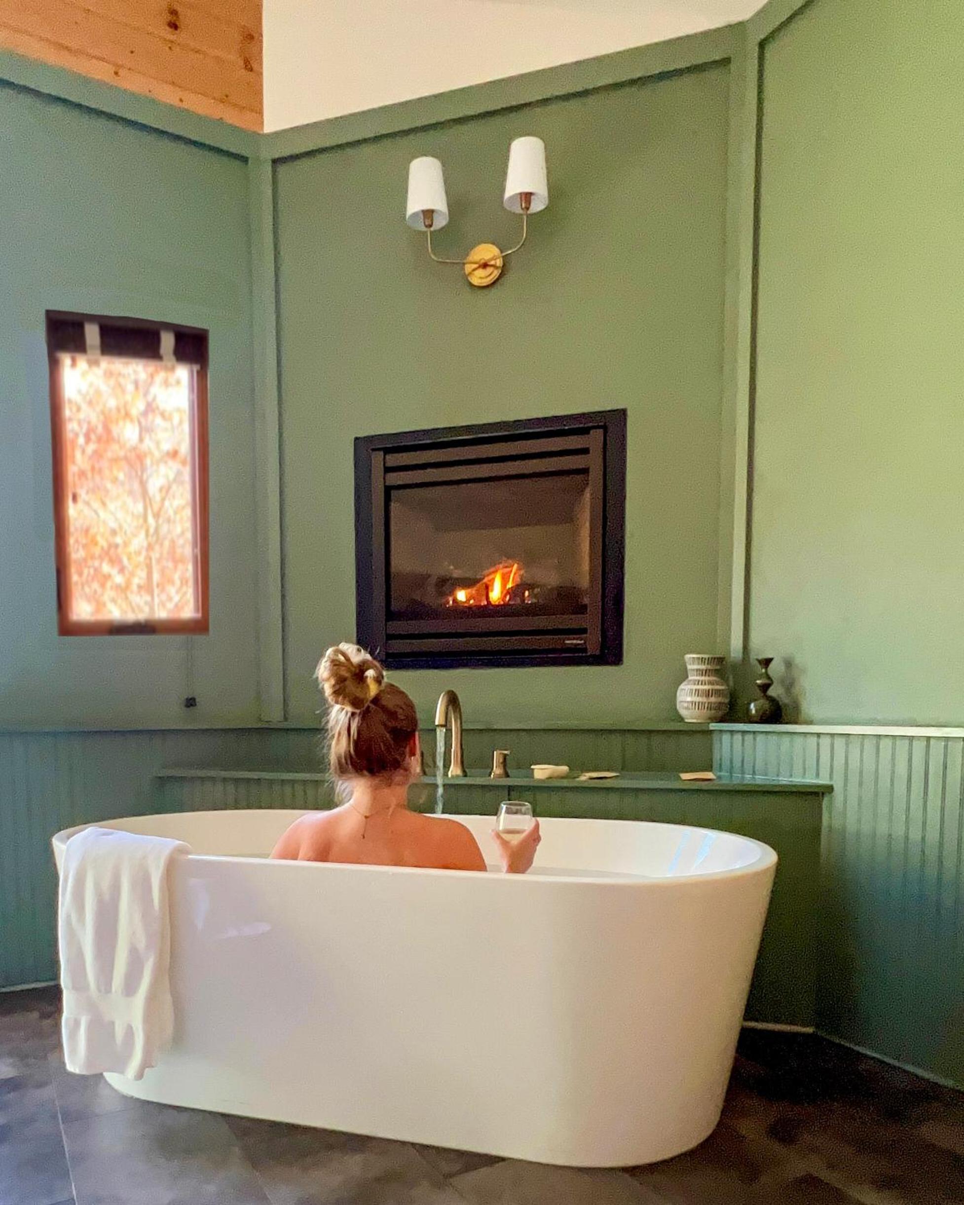 Deluxe Suite with Spa Bath photo 2