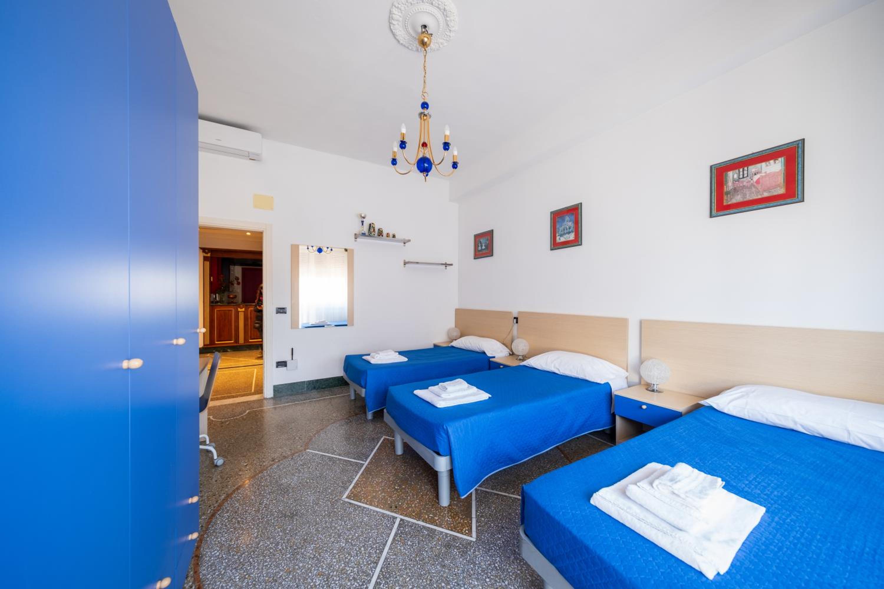 Triple Room with Shared Bathroom photo 3