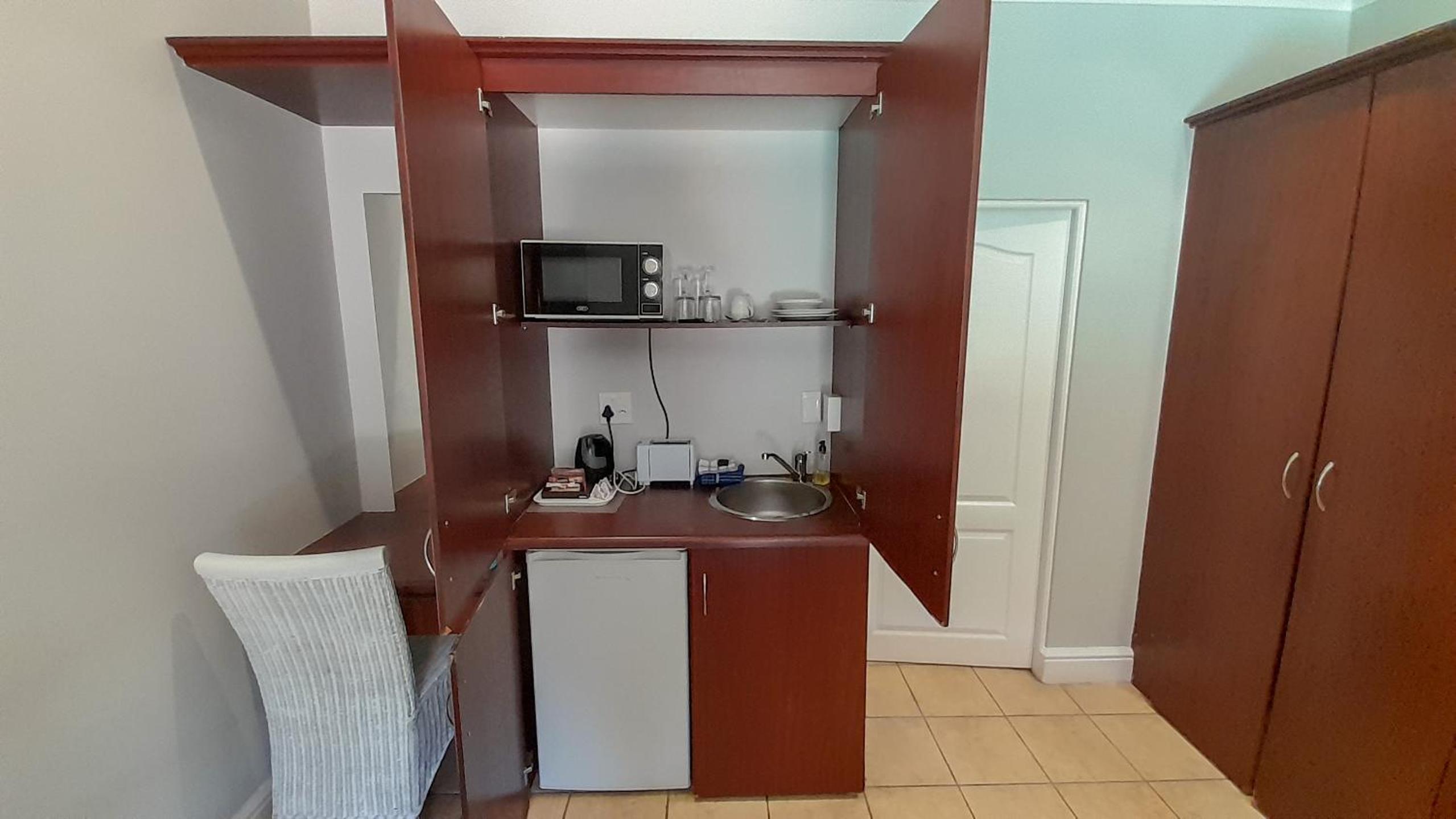 One-Bedroom Apartment - Photo 4