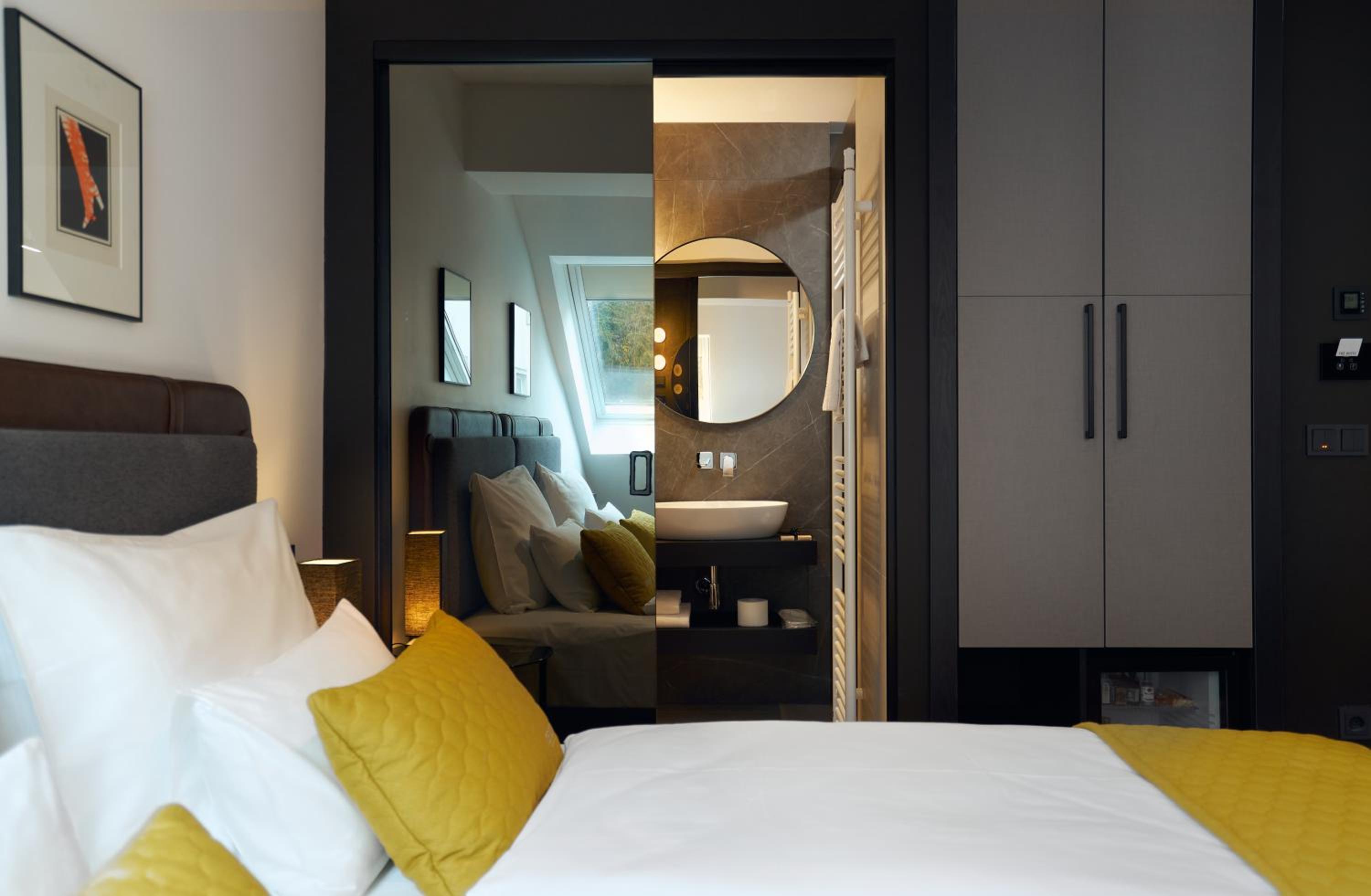 Deluxe Double Room - Photo 8
