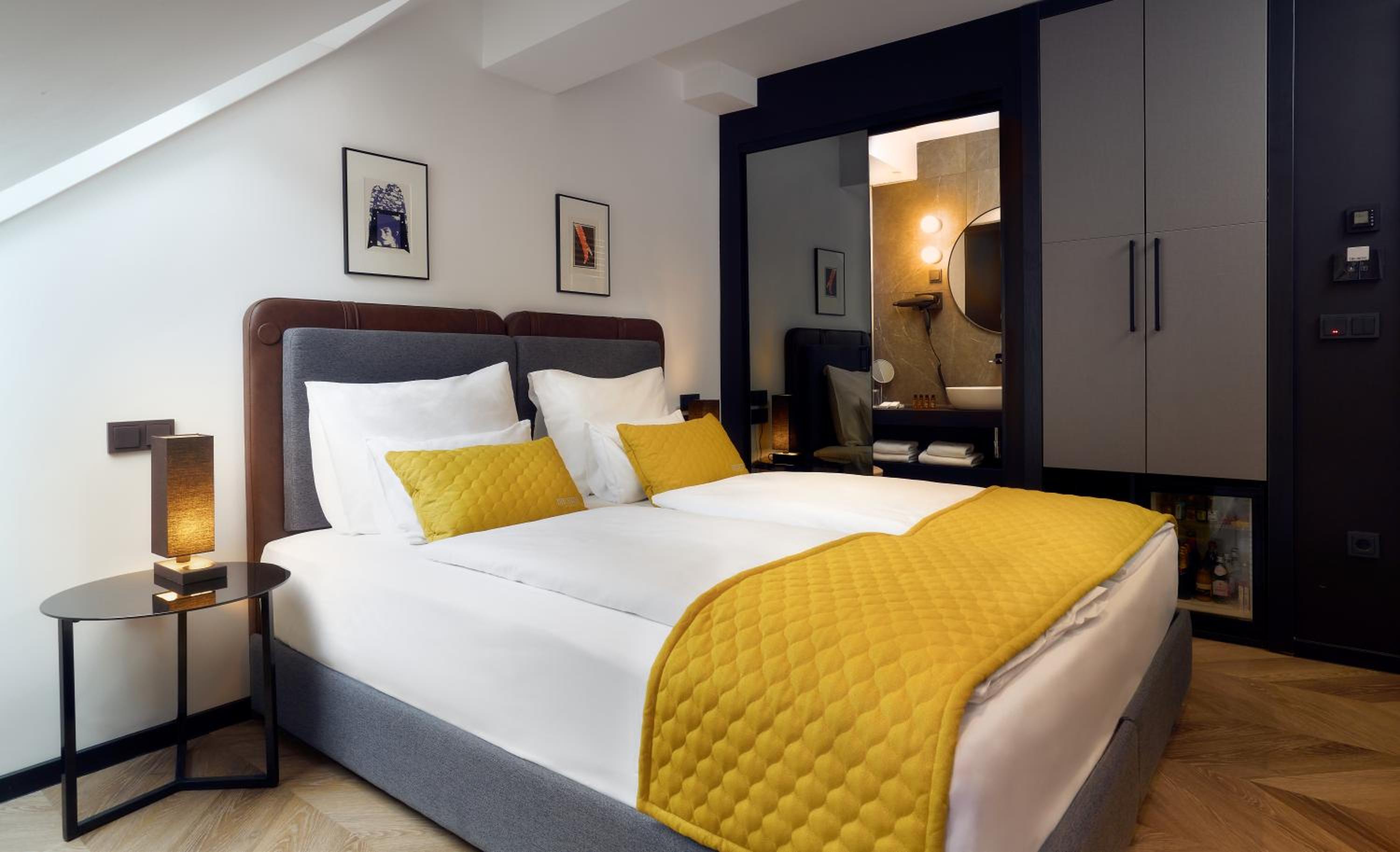 Deluxe Double Room - Photo 12