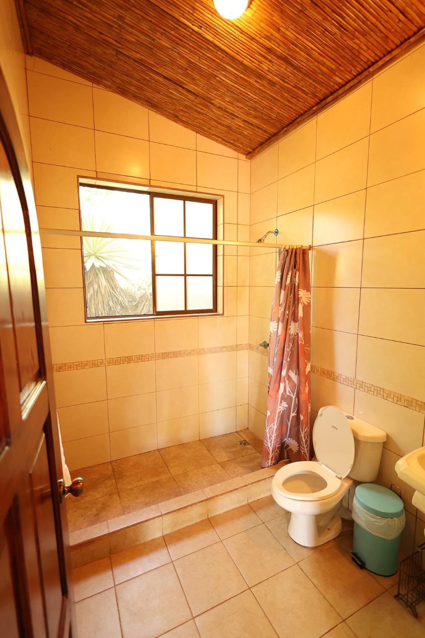 Quadruple Room 3 with pool view photo 2