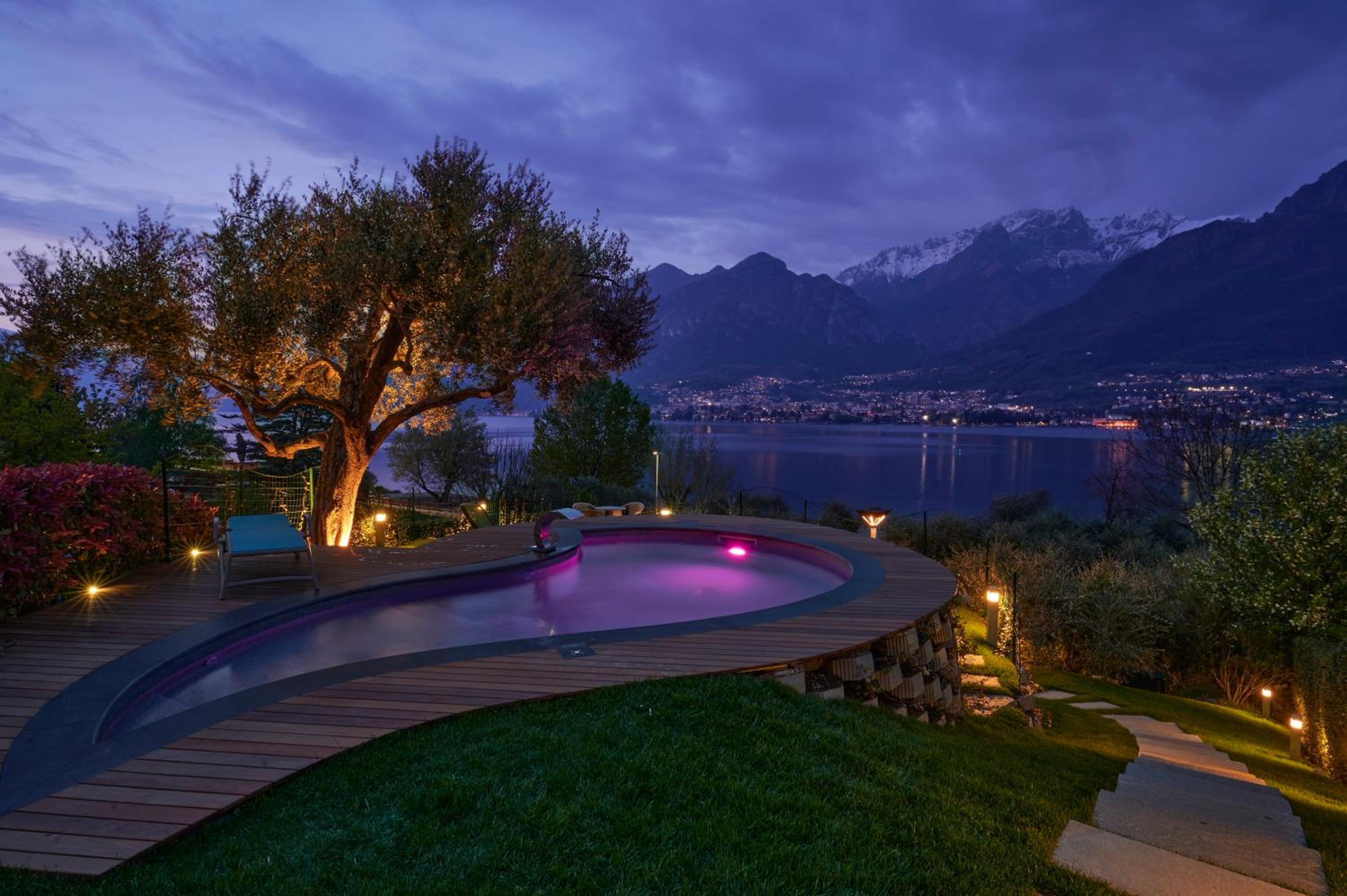 Villa with Private Pool - Photo 36