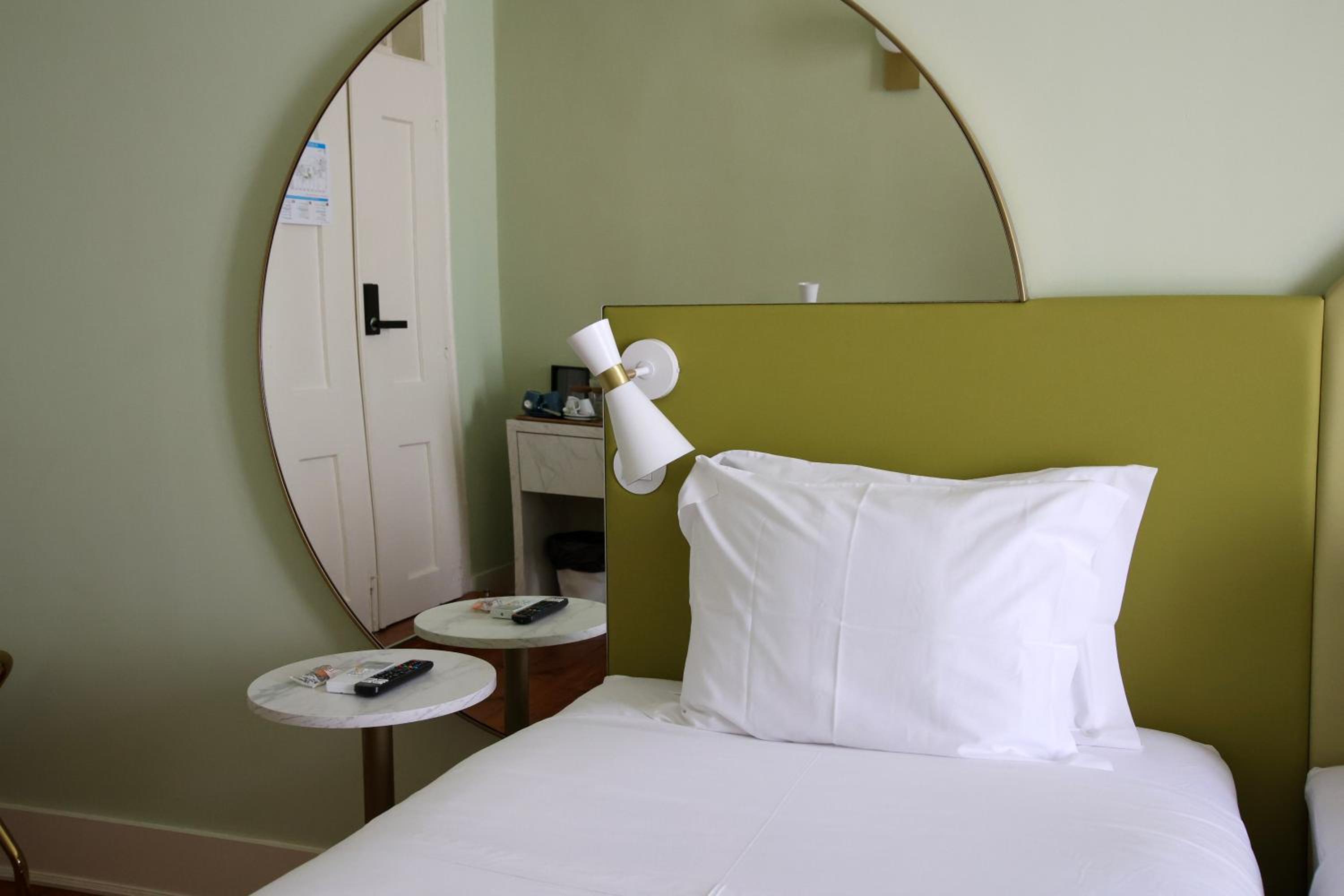 Twin Room with Private External Bathroom photo 3