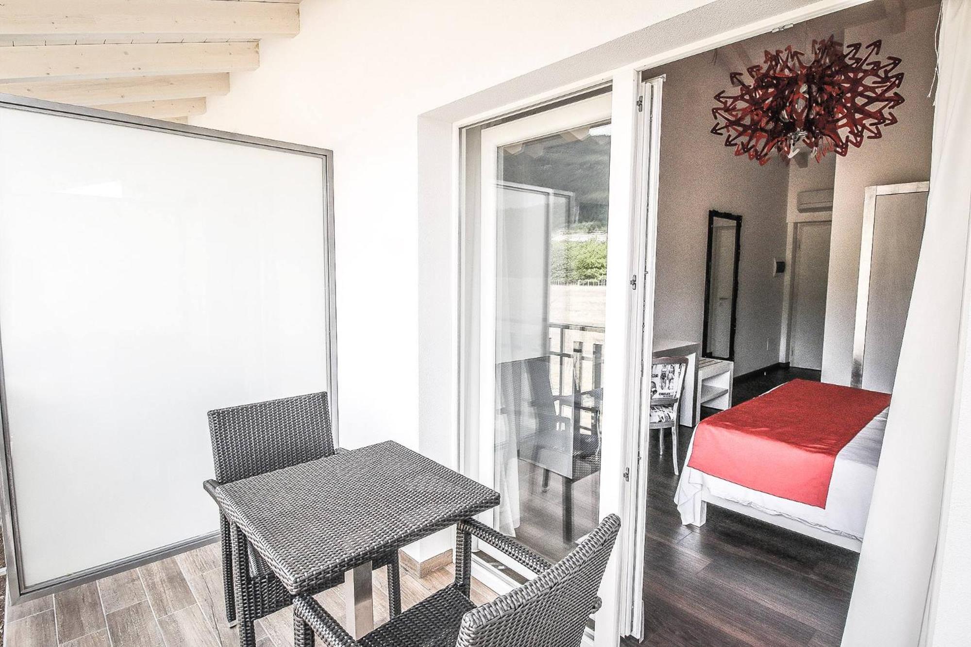 Deluxe Double Room with Balcony - Photo 2