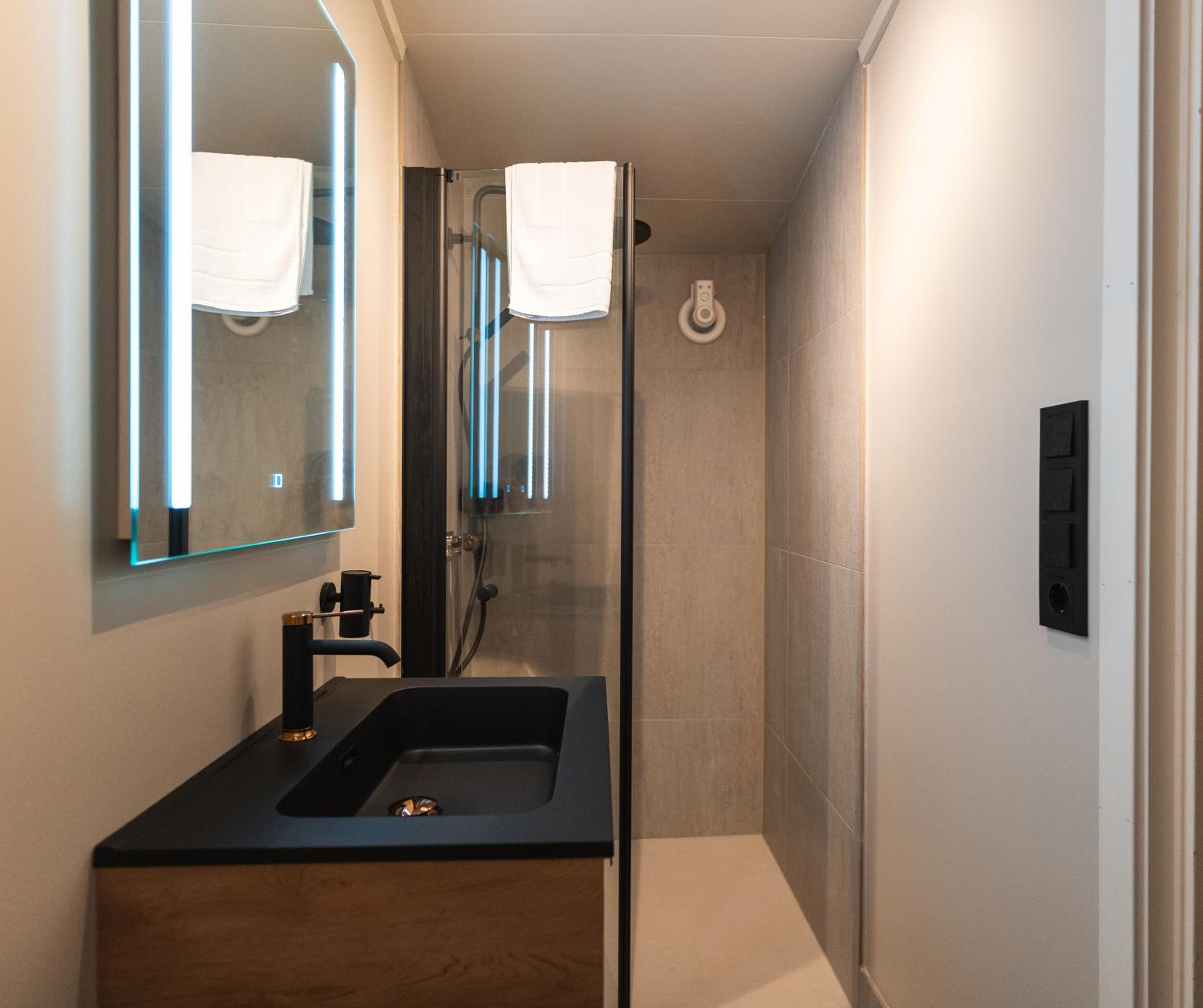 Aurora Glass 1-bedroom cabin