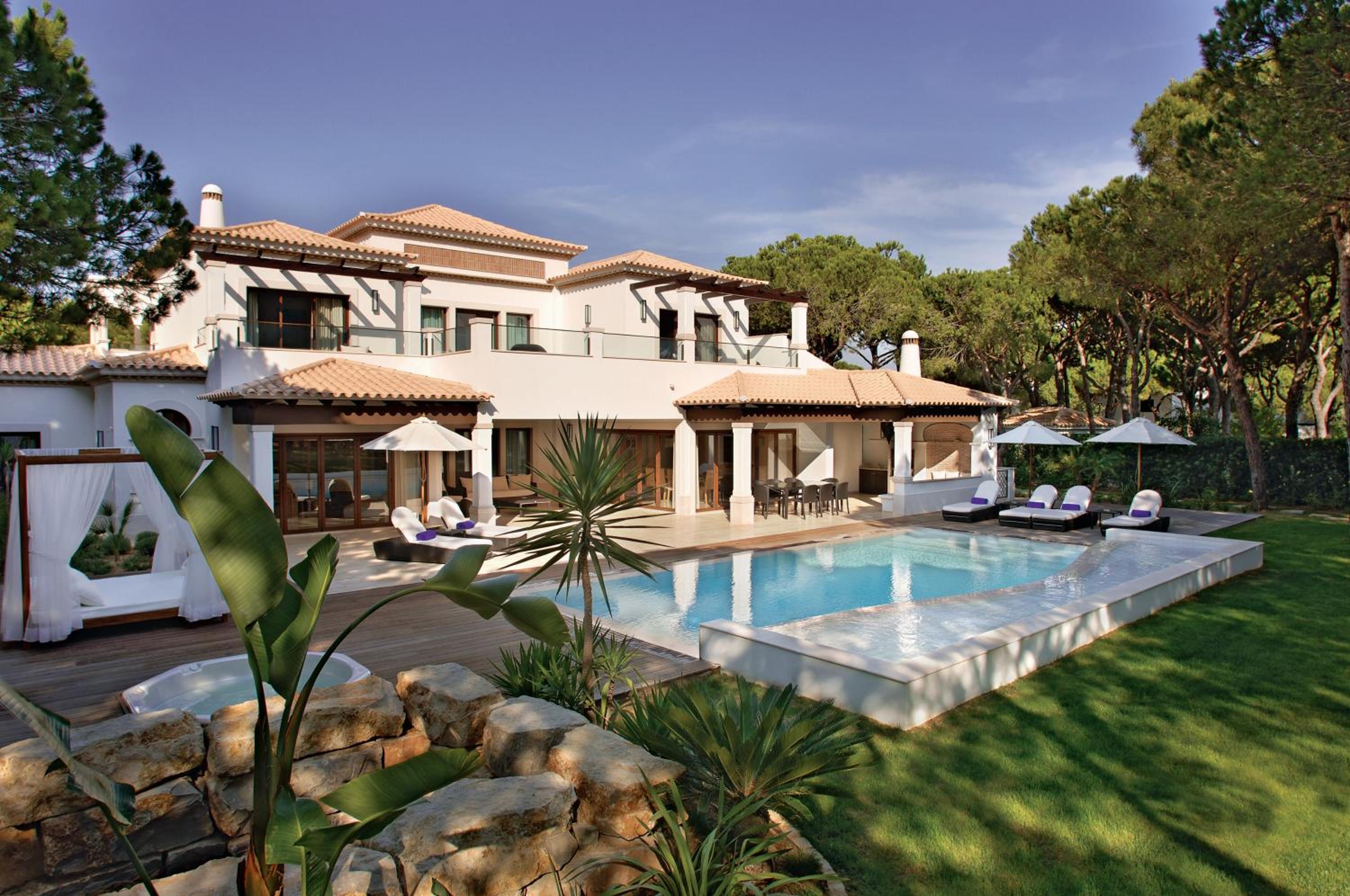 Deluxe Four Bedroom Villa thumbnail 6