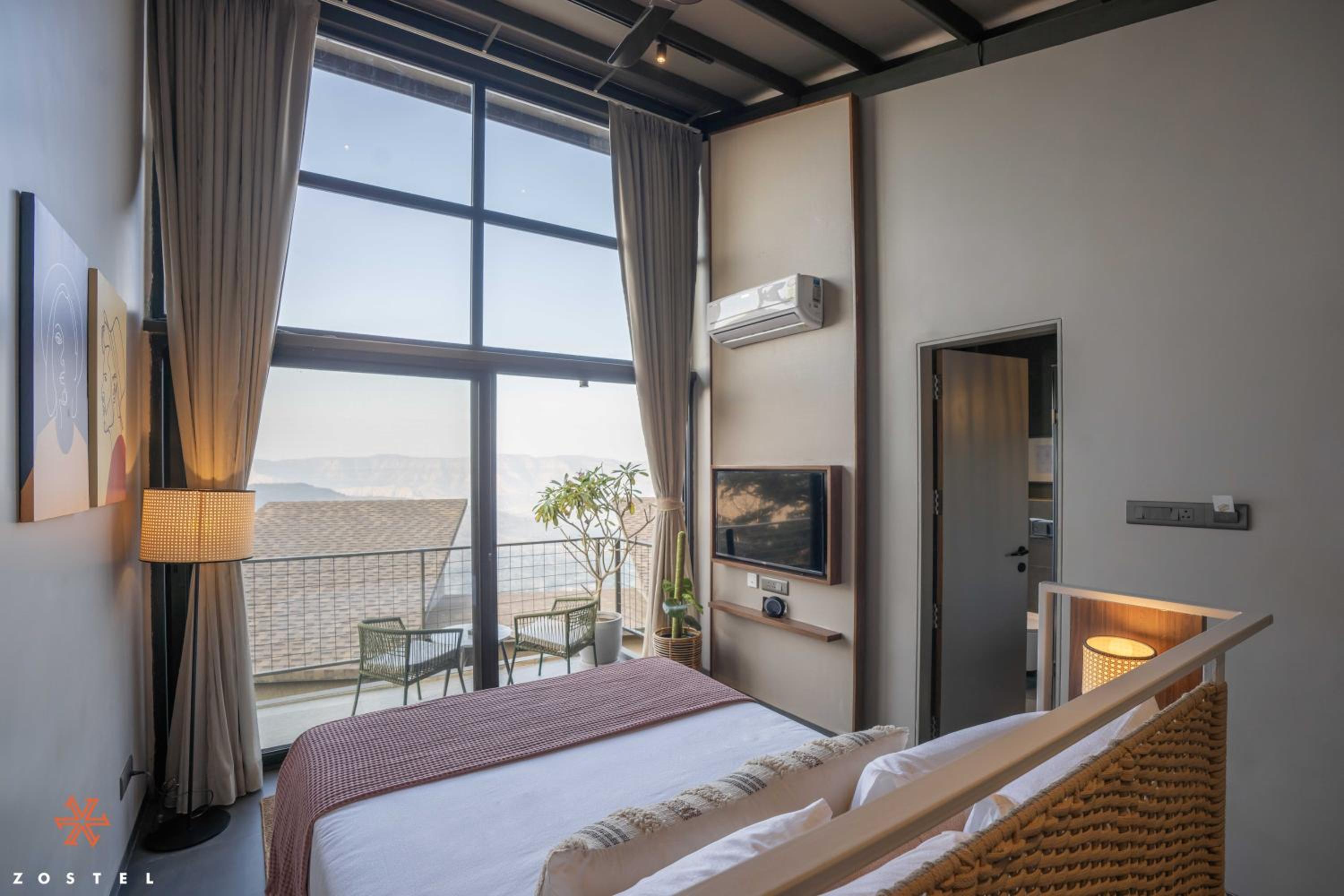 Deluxe Room (with balcony and mountain-view) photo 1