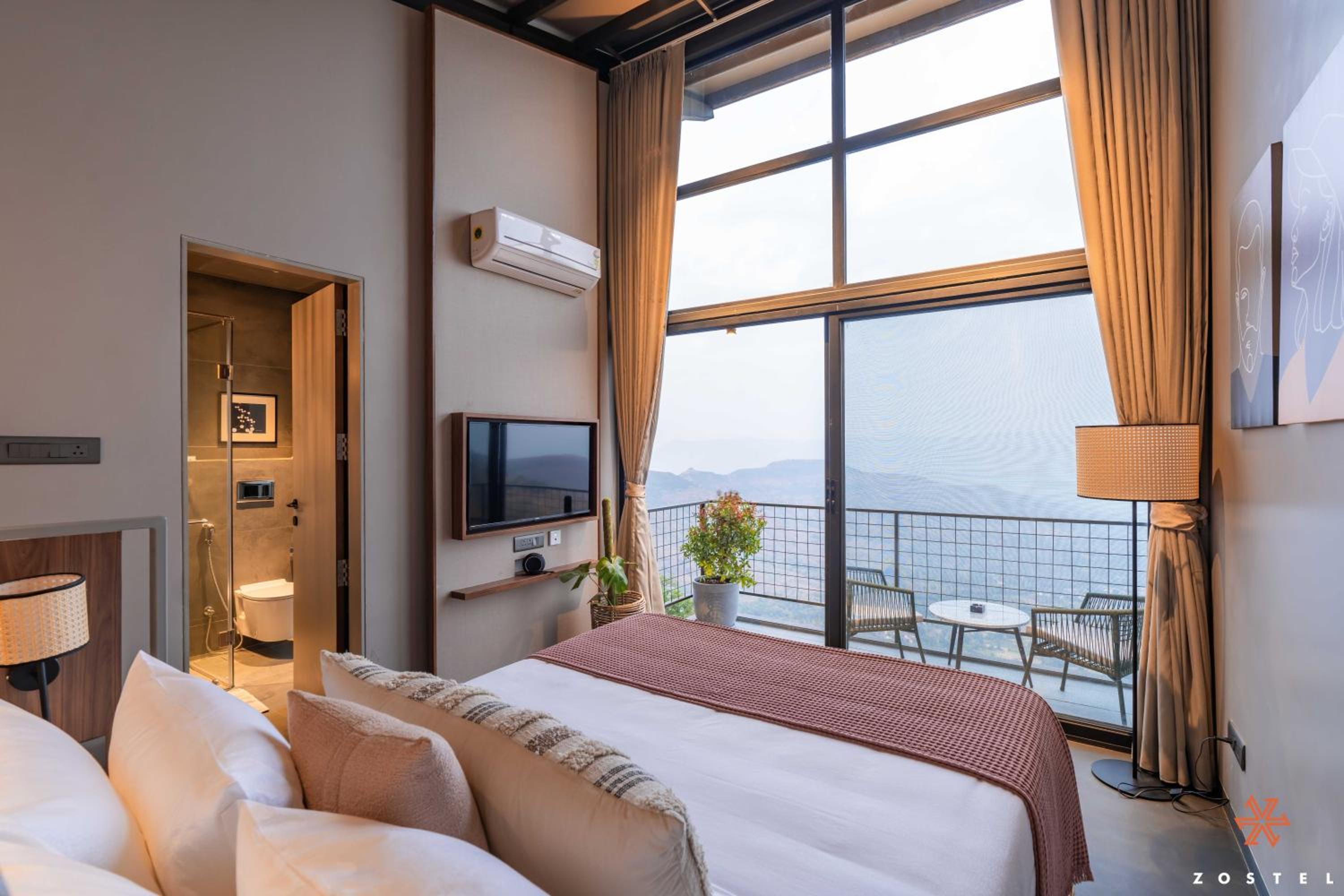 Deluxe Room (with balcony and valley-view) photo 1