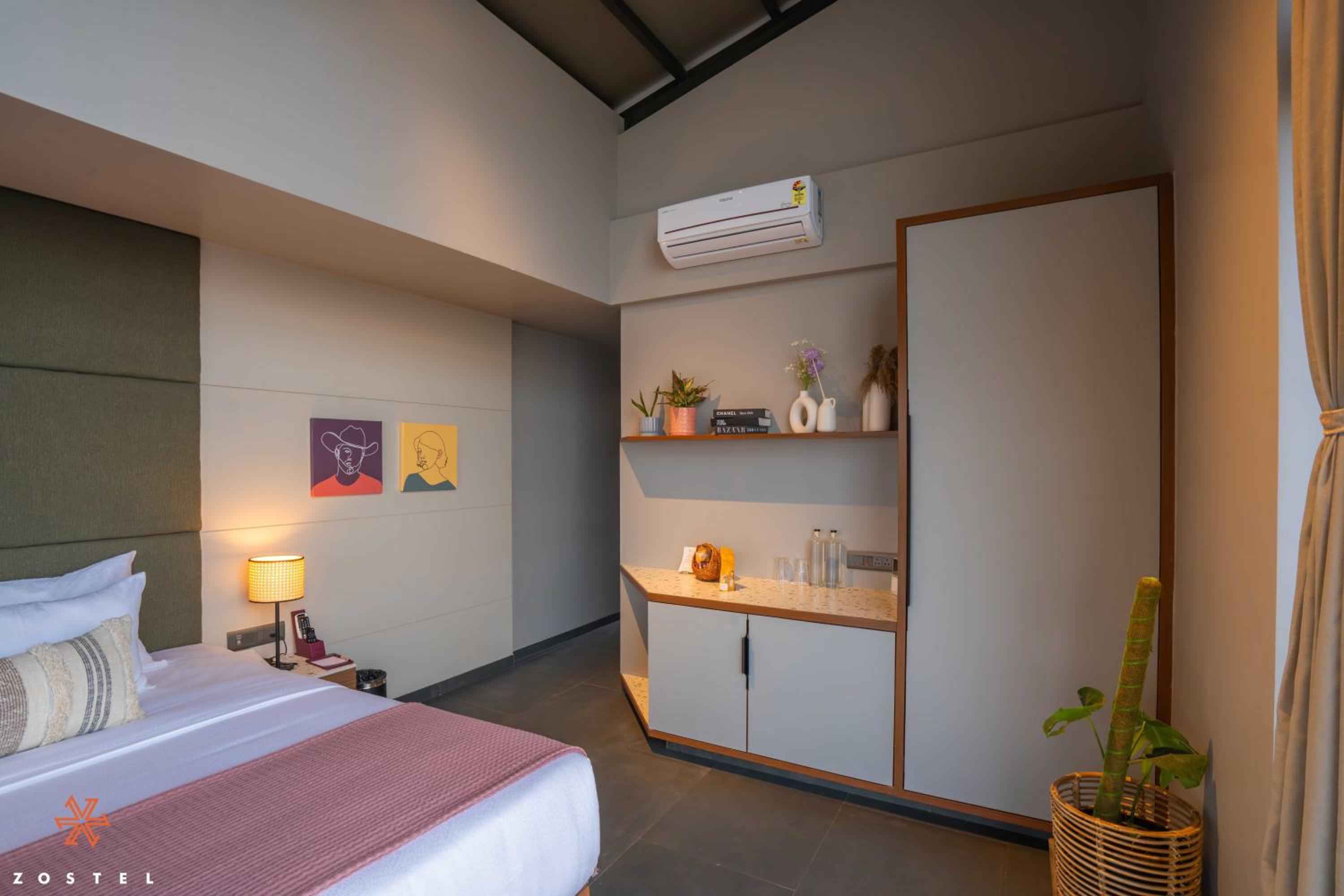 Luxury Room (with private outdoor patio) photo 3
