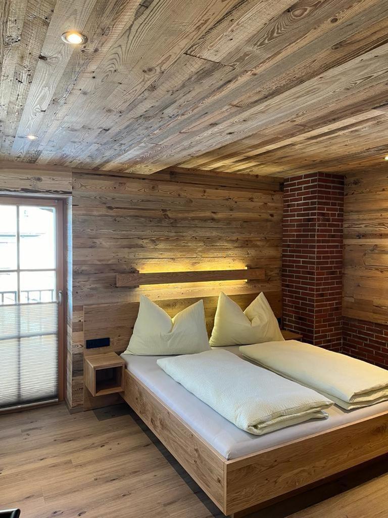 Two-Bedroom Apartment with Shower  photo 1