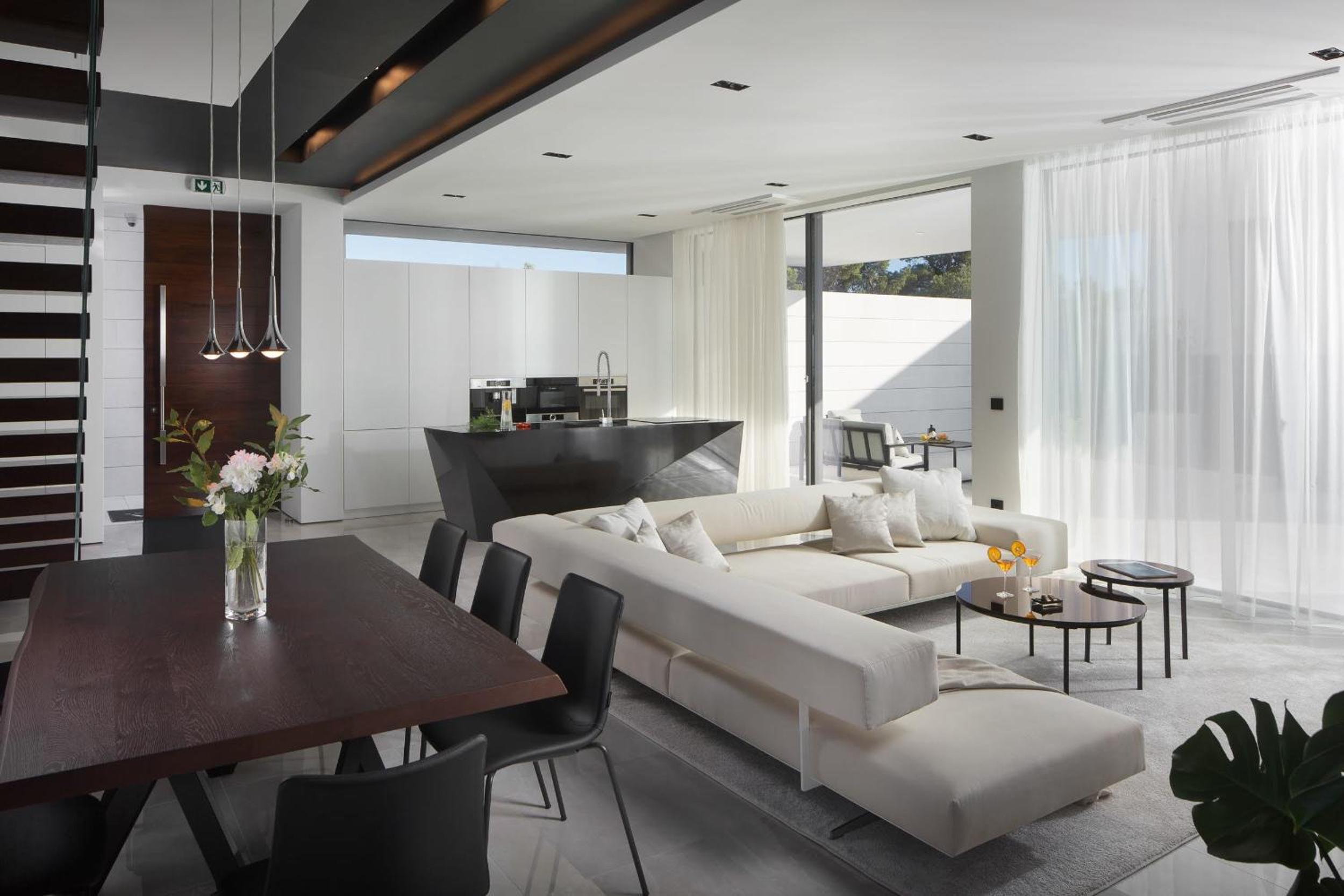 Four-Bedroom Villa photo 3