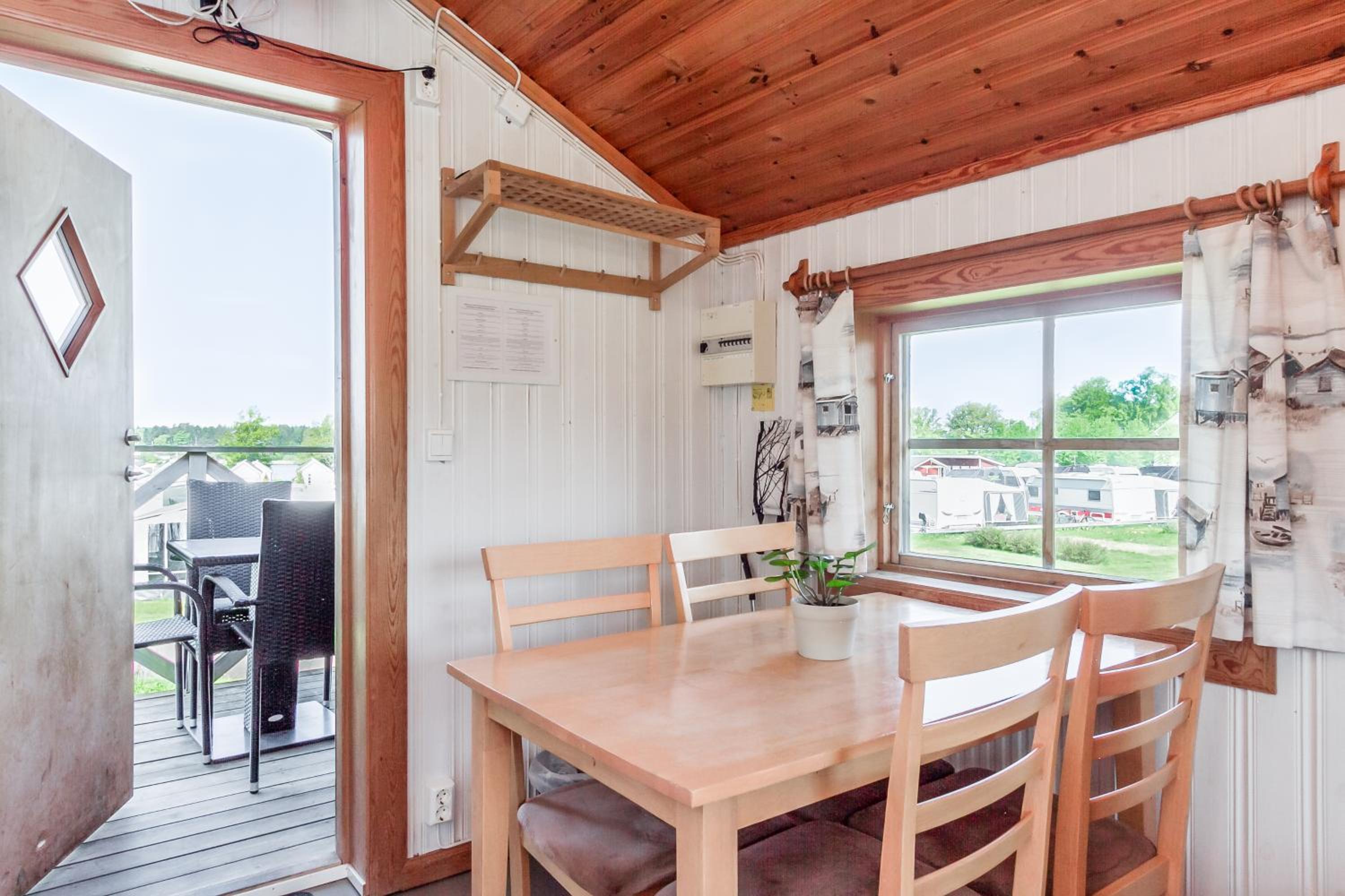 One-Bedroom House - Photo 4
