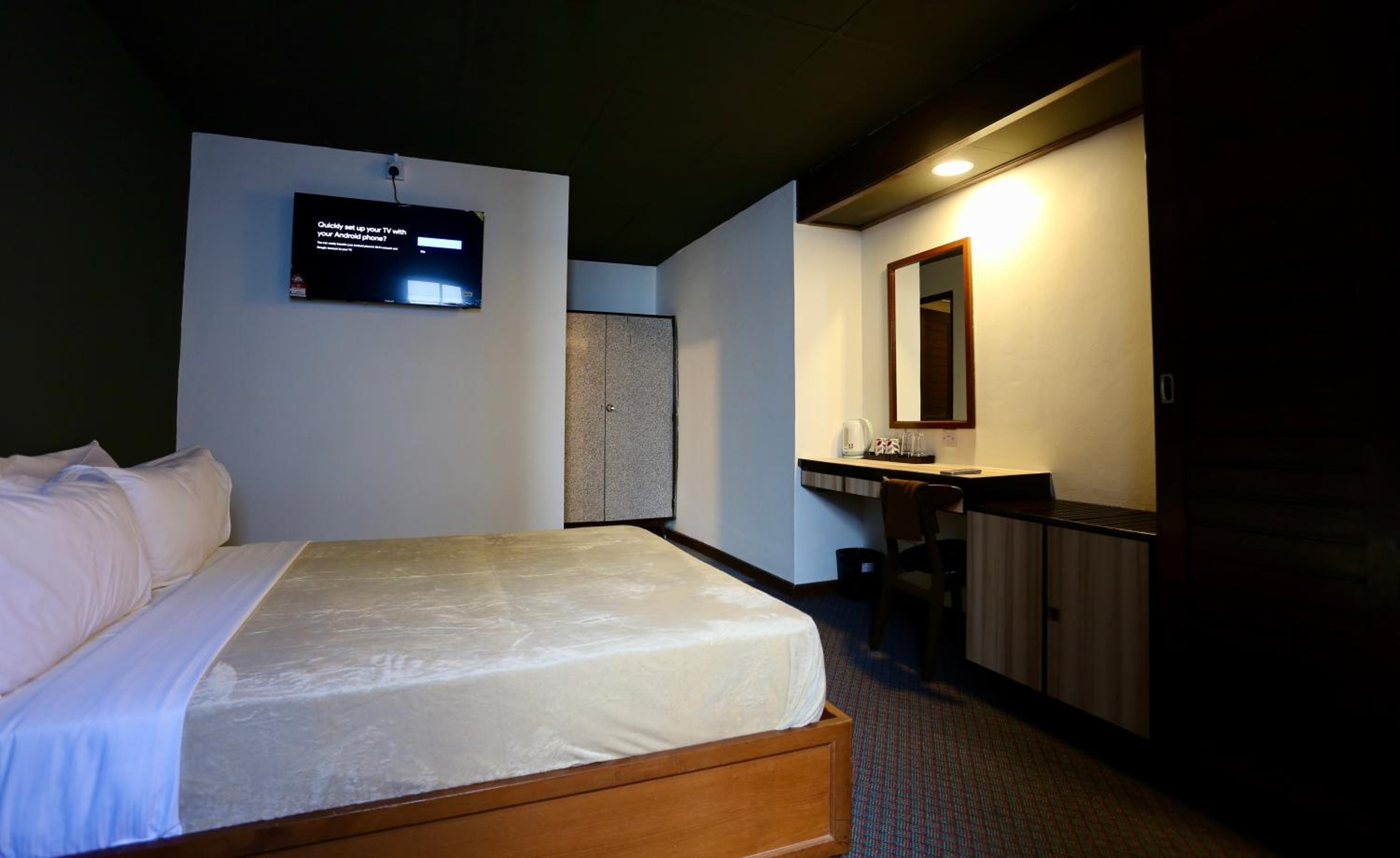 Deluxe Queen Room