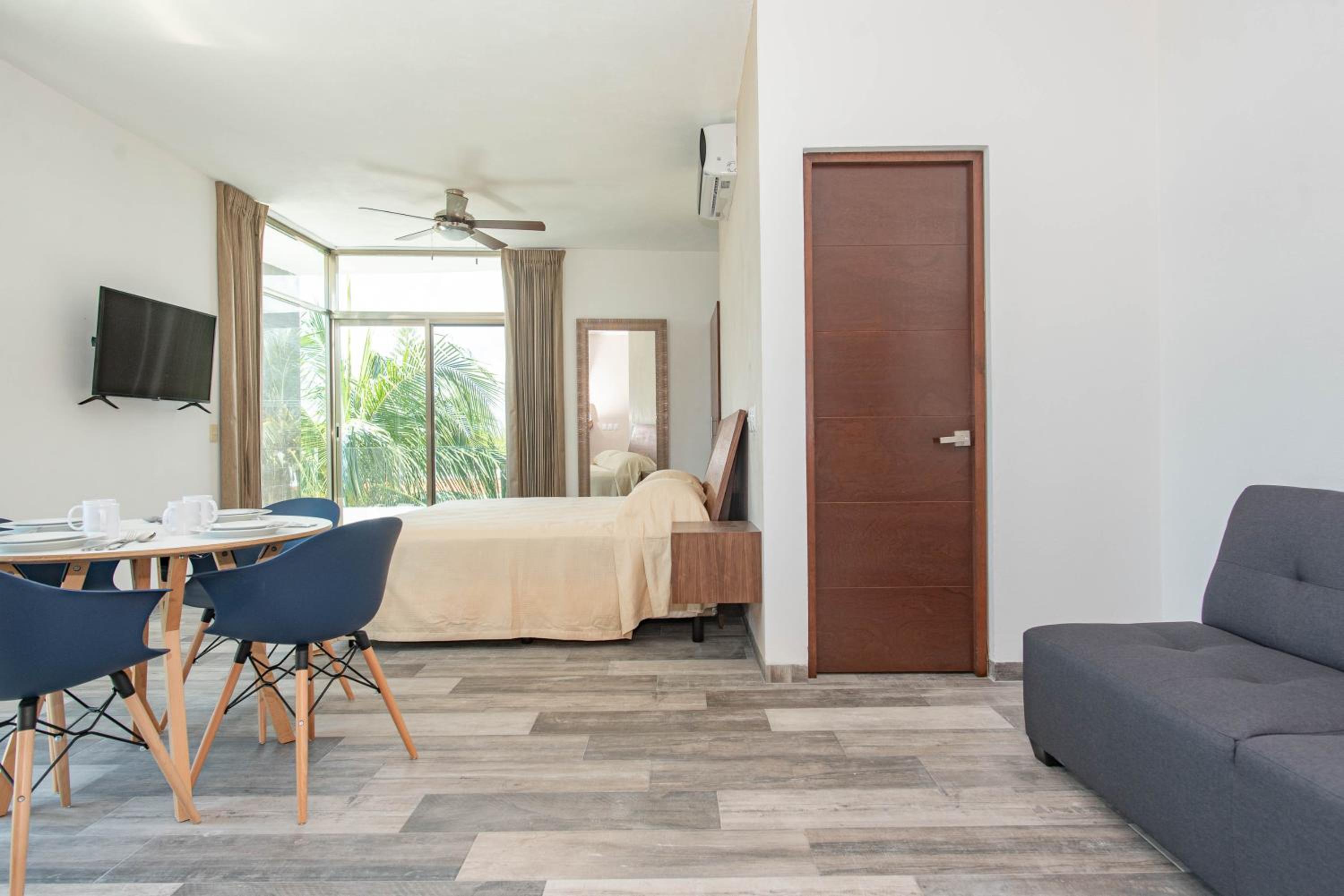 One-Bedroom Apartment photo 2