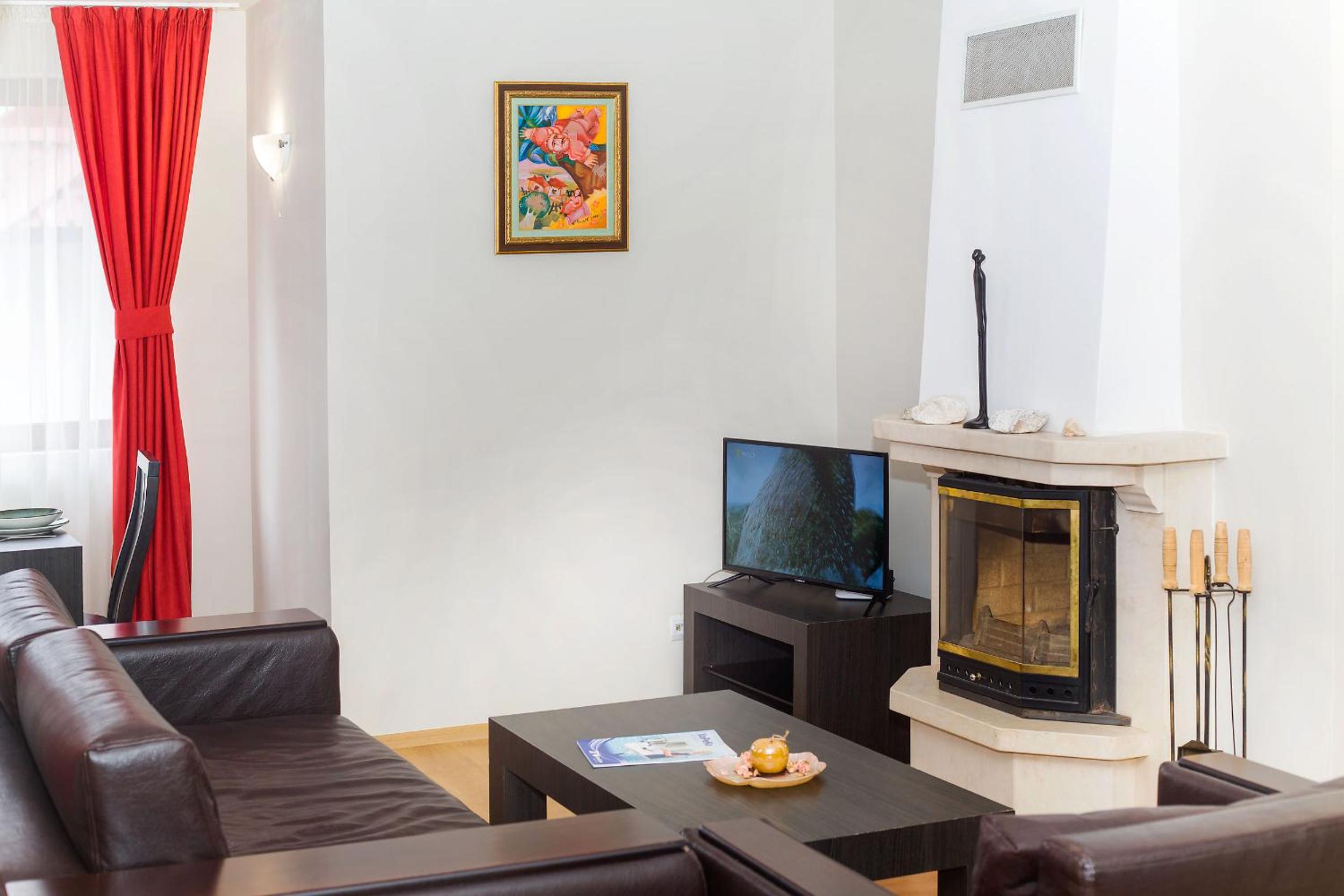 One-Bedroom Apartment - Photo 4
