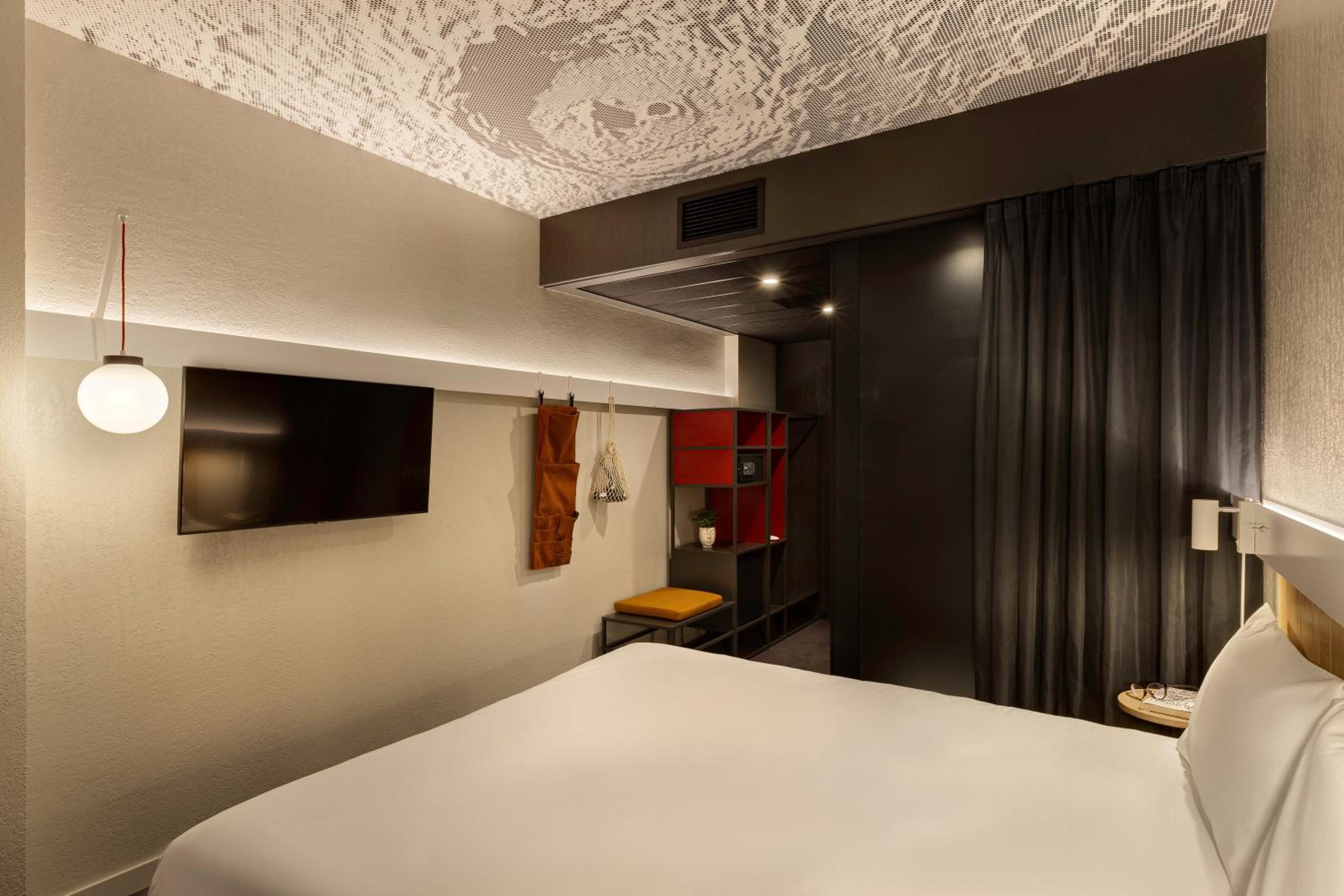 Standard Double Room - Photo 11