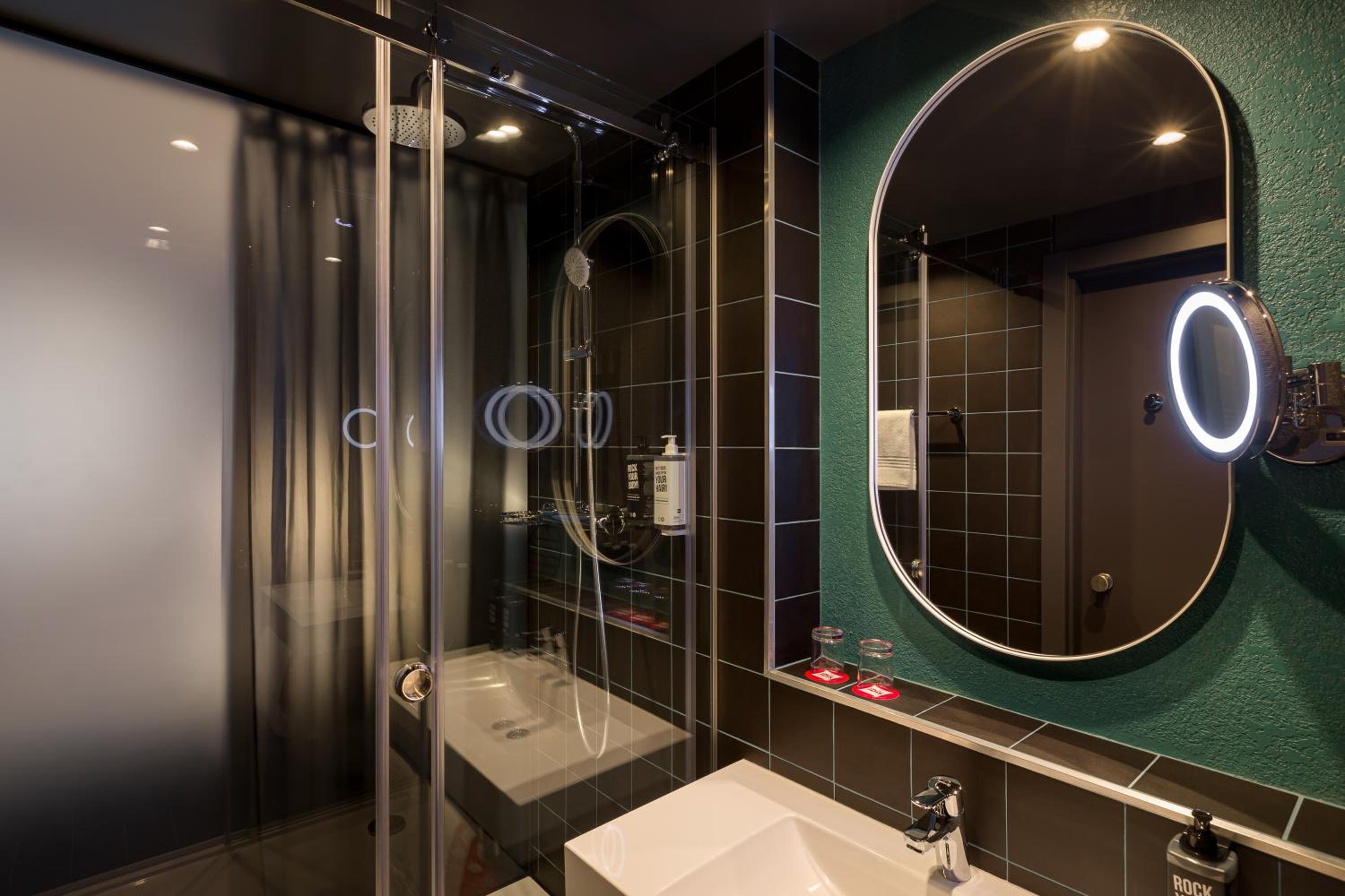 Standard Twin Room - Photo 5