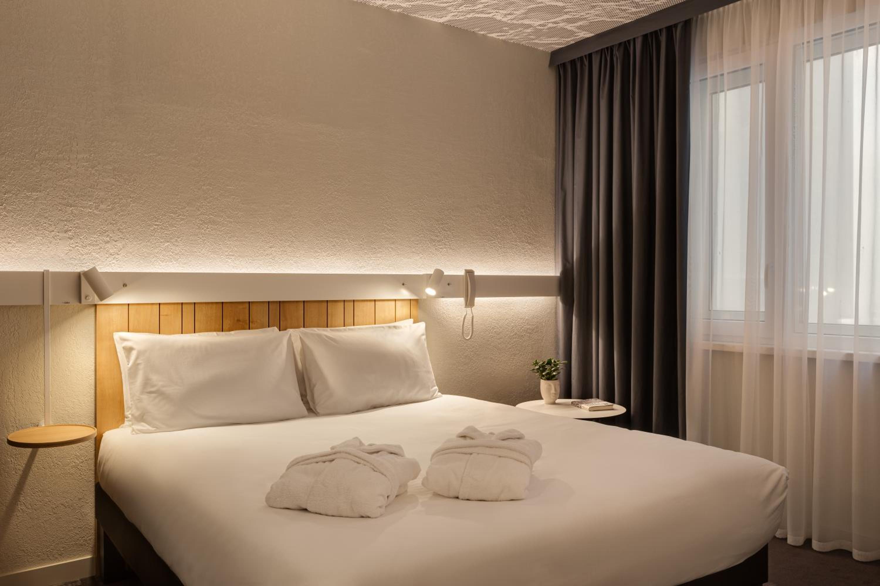 Premium Double Room - Photo 9