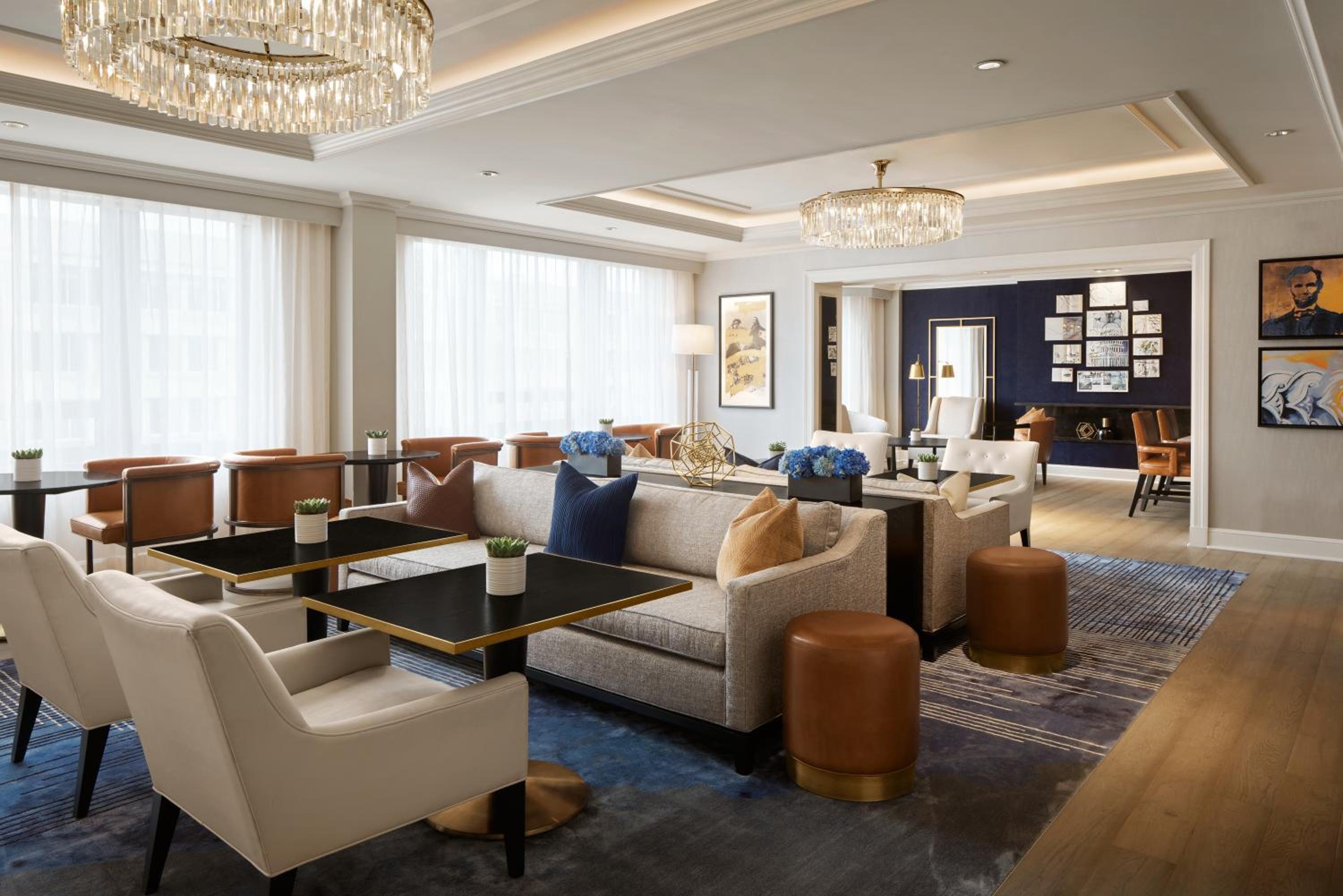 Fairmont Gold Room with One King Bed - Hearing/Mobility Accessible Tub