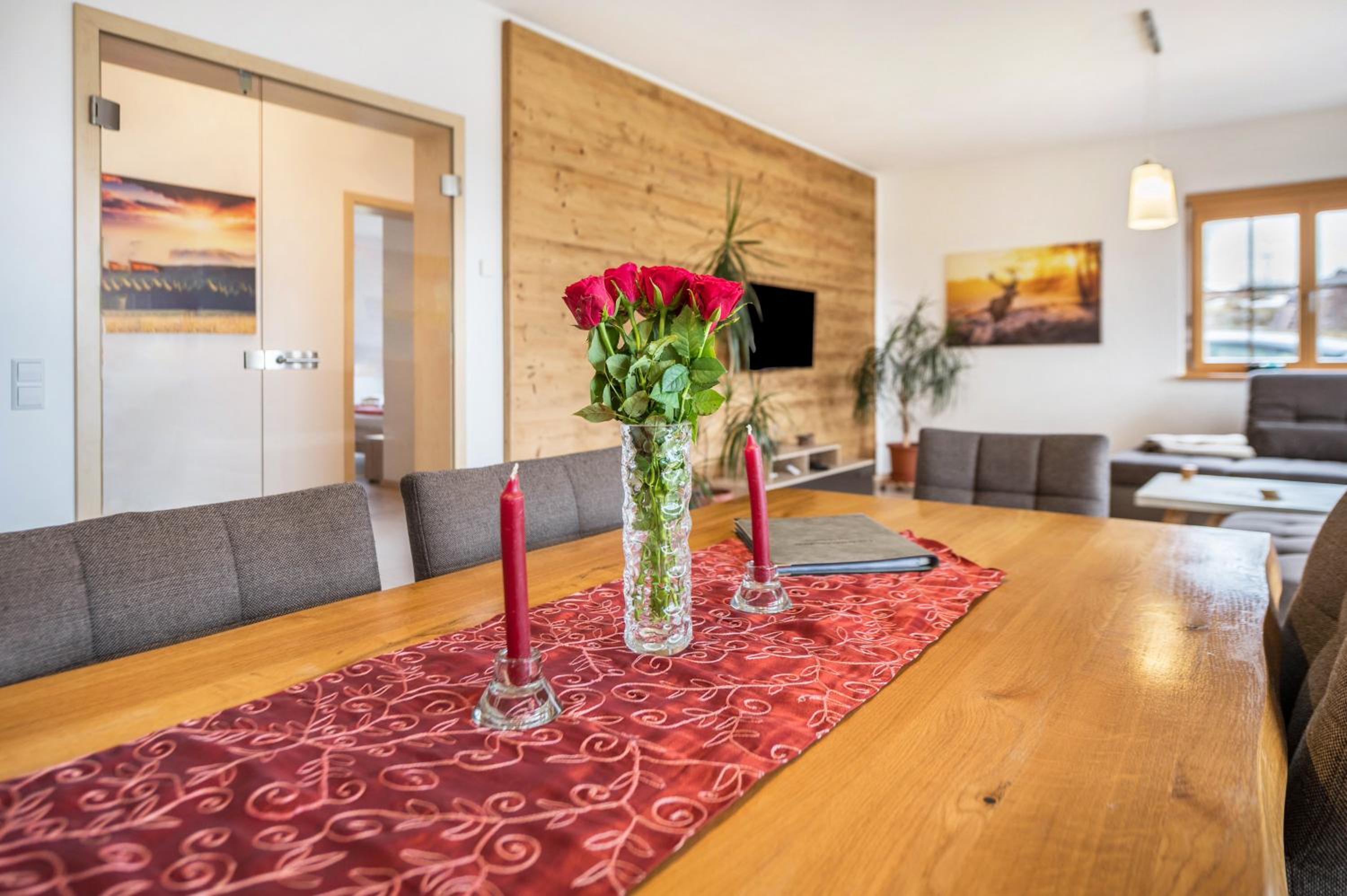 Three-Bedroom Deluxe Apartment photo 2