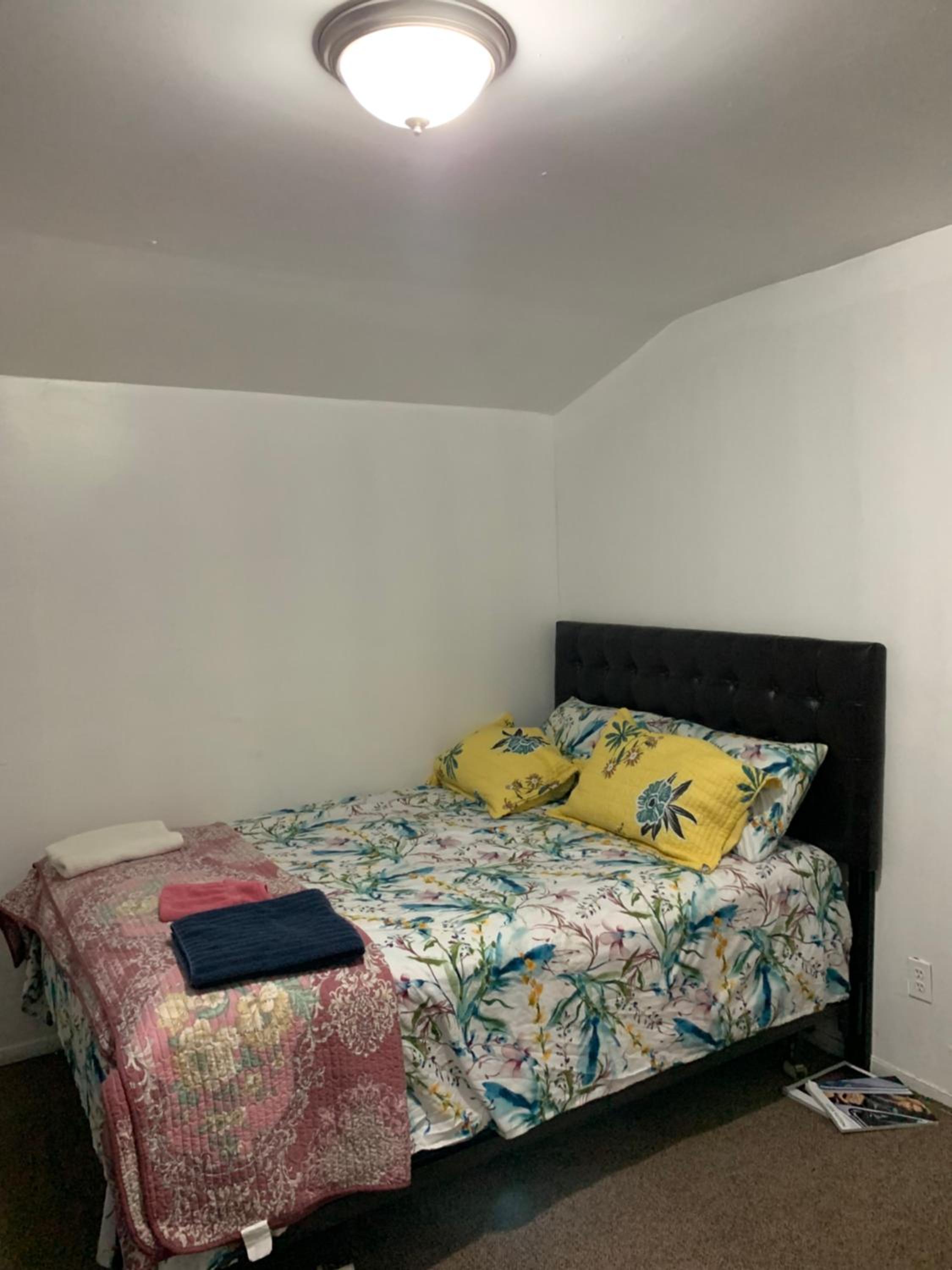 Single Room With Shared Bathroom photo 1