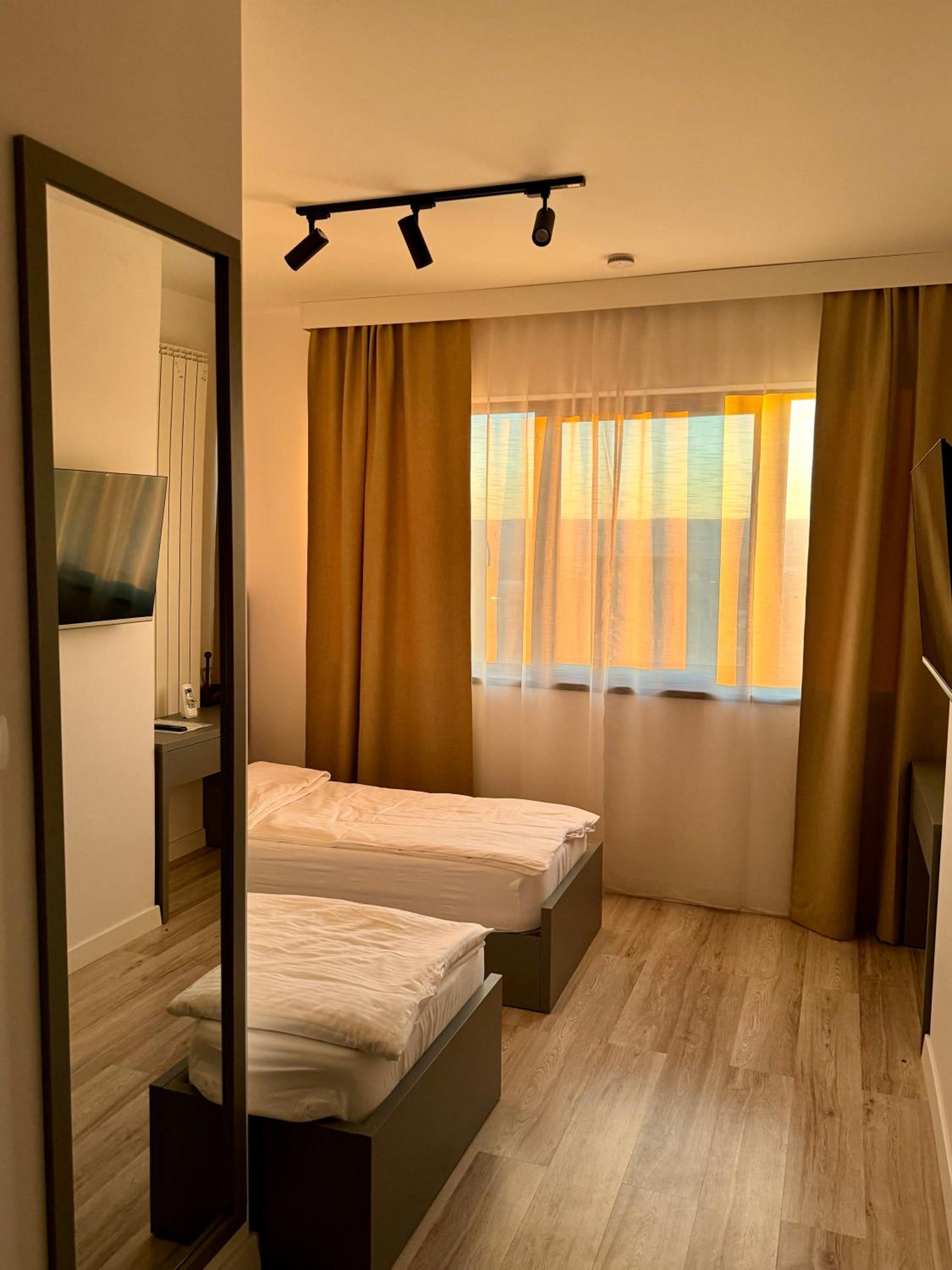 Deluxe Double or Twin Room - Photo 6