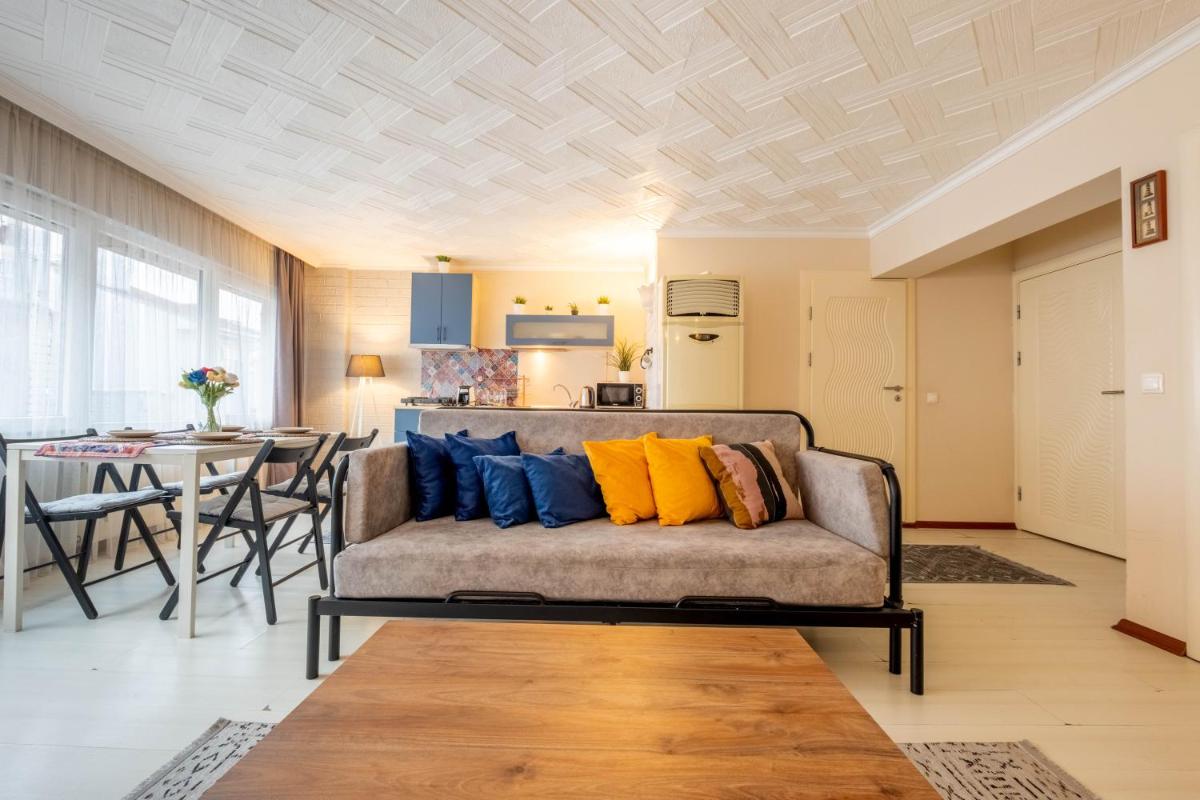 One-Bedroom Apartment photo 2