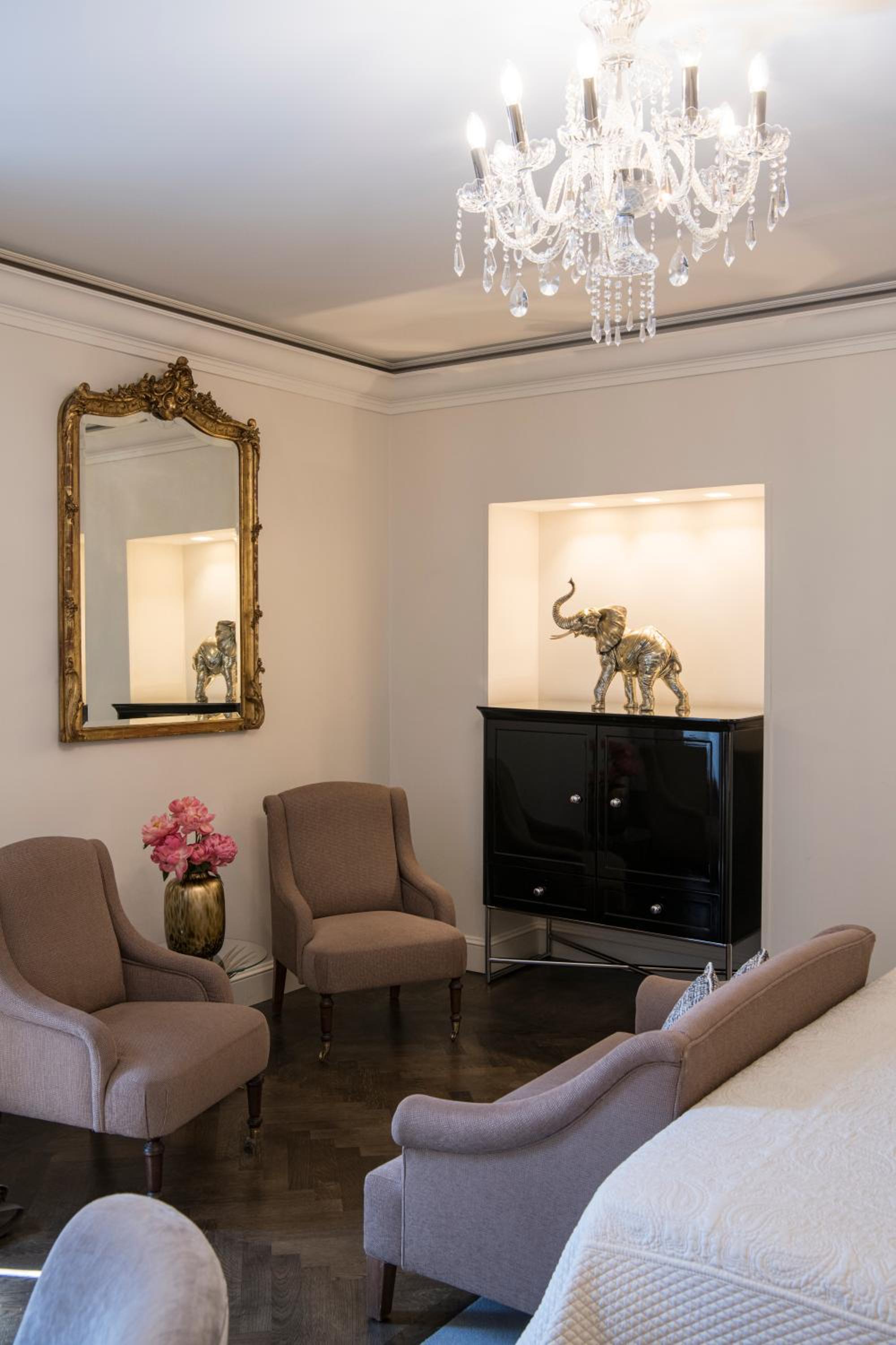 Deluxe Double Room thumbnail 5