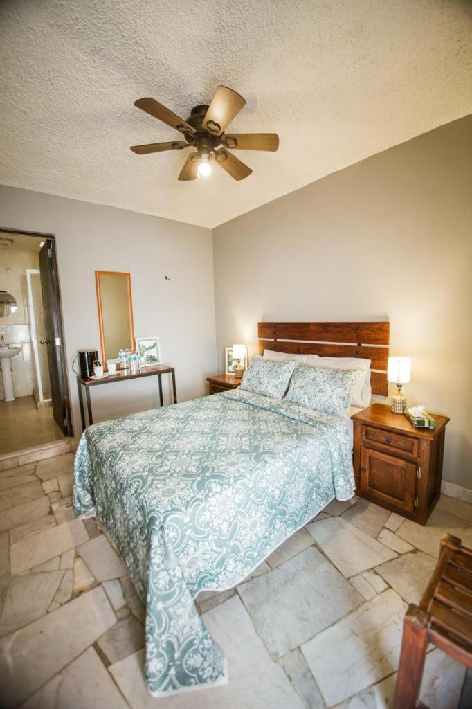 Double Room with Private Bathroom - Photo 14