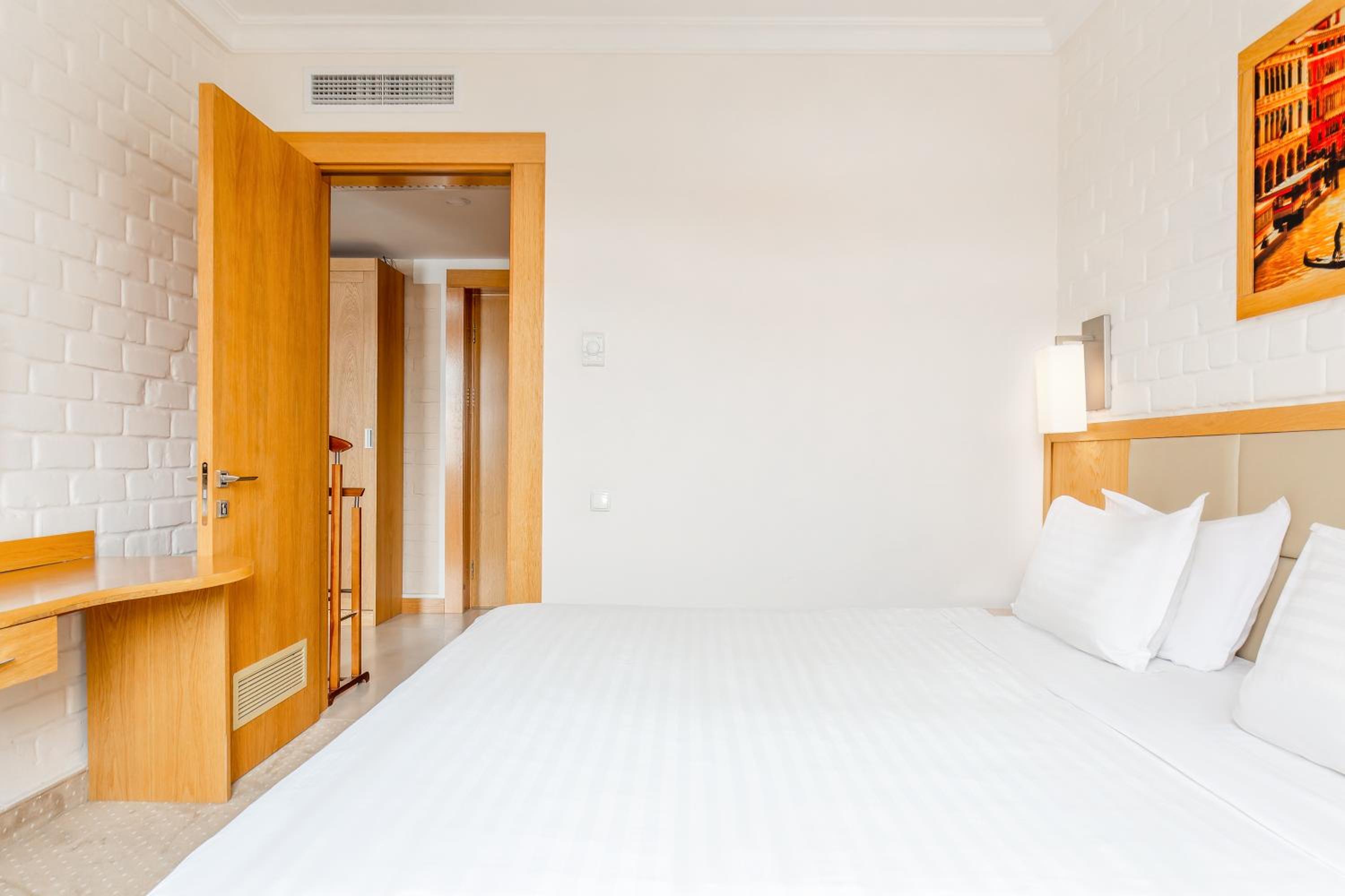 King Suite - Photo 6