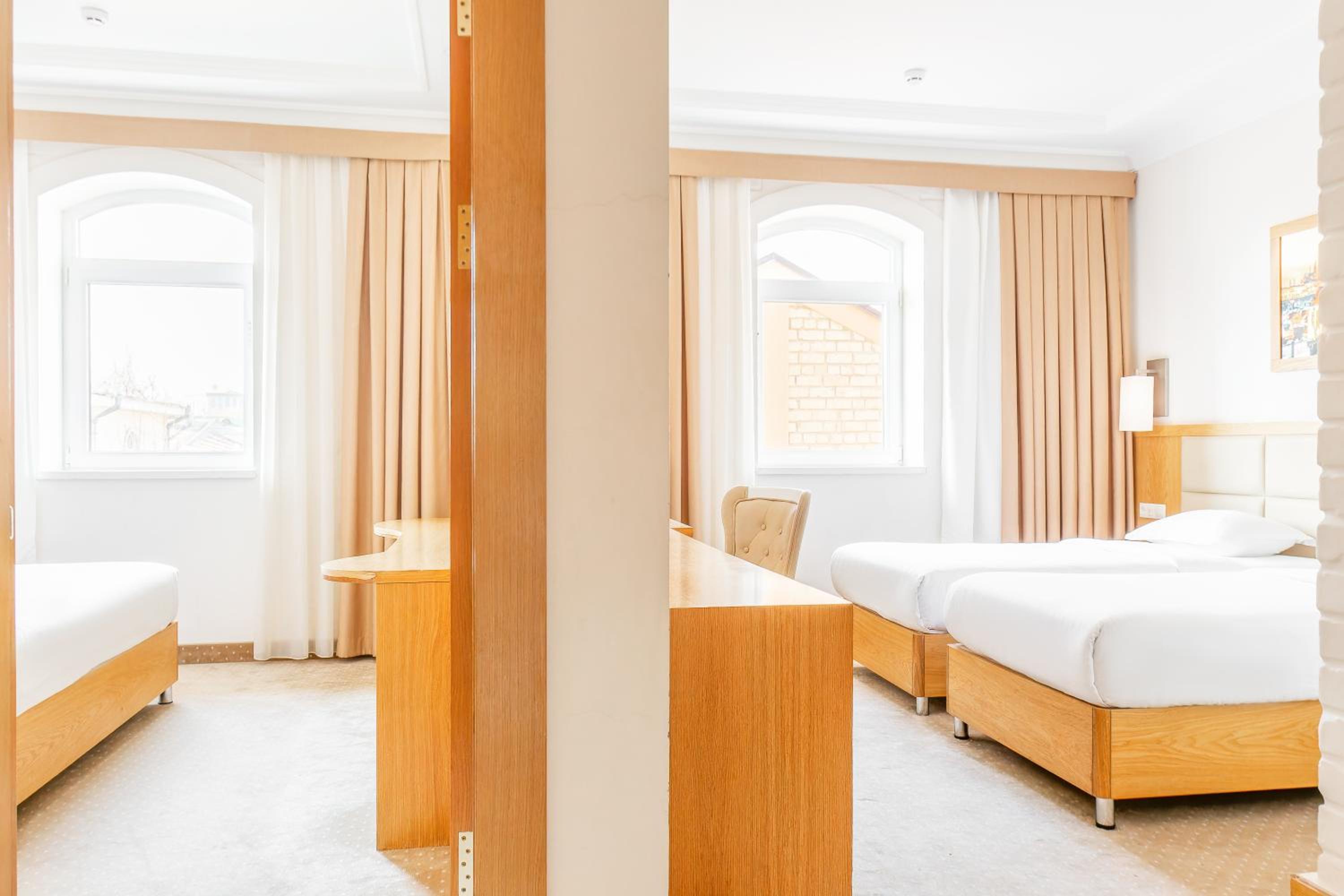 King Suite - Photo 5
