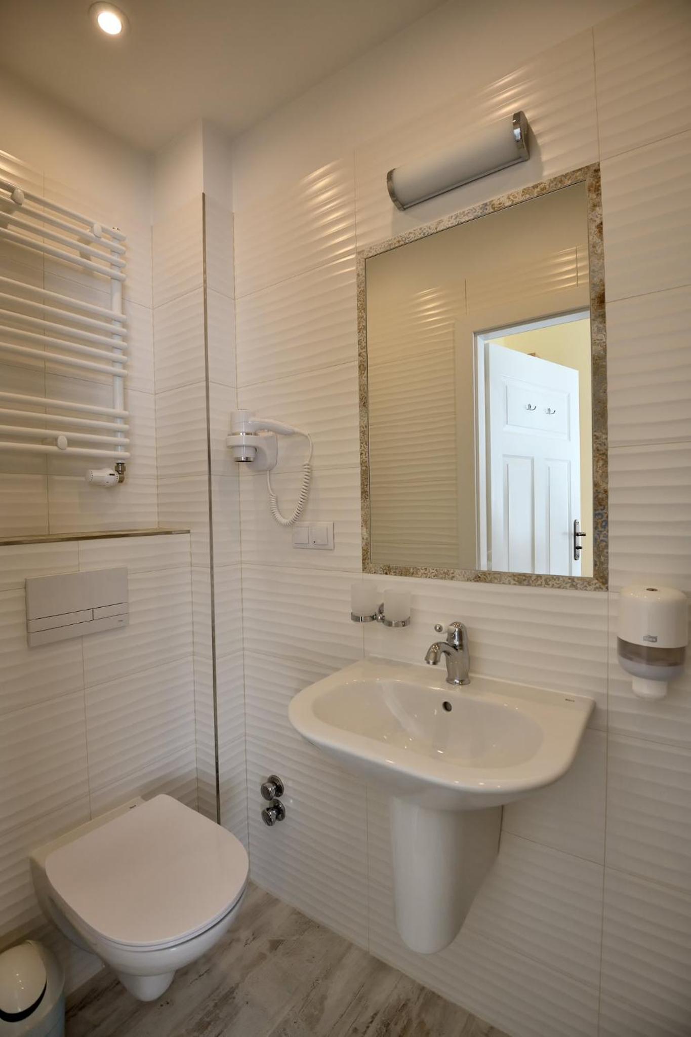 Economy Double Room photo 3