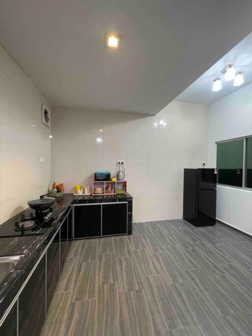 Three-Bedroom House photo 3