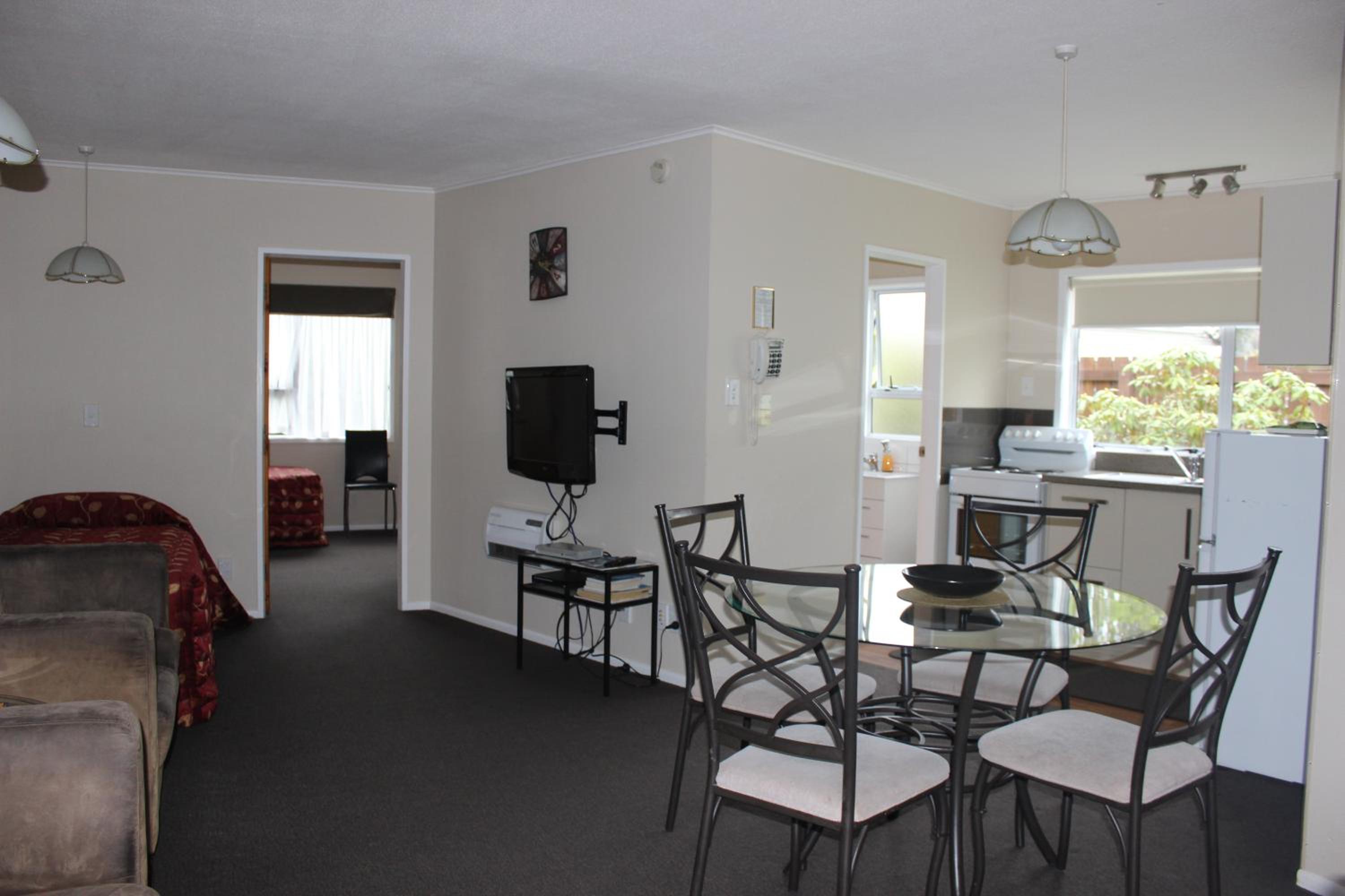 Two-Bedroom Apartment - Photo 2