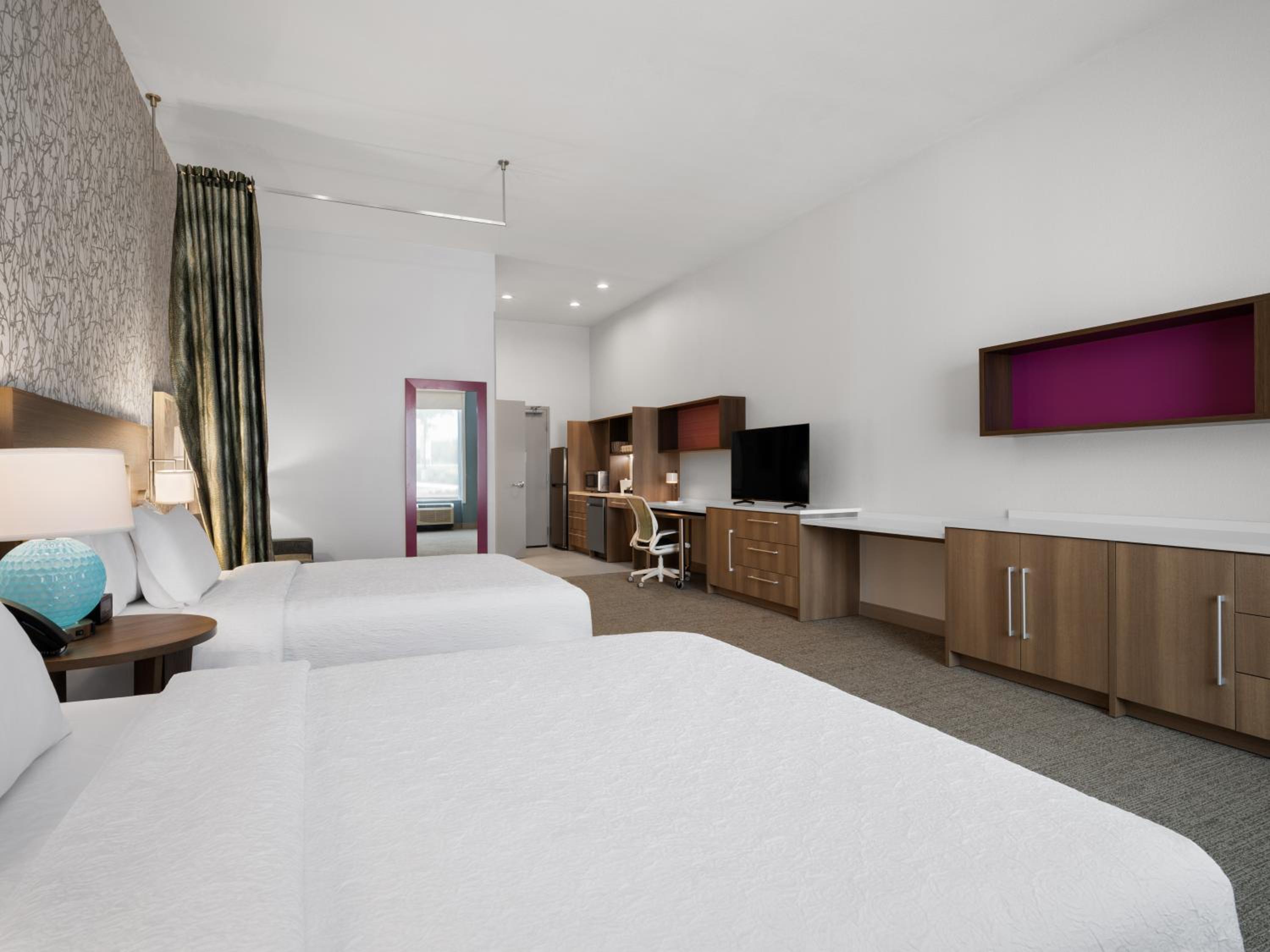 Studio Suite with Two Queen Beds - Photo 18