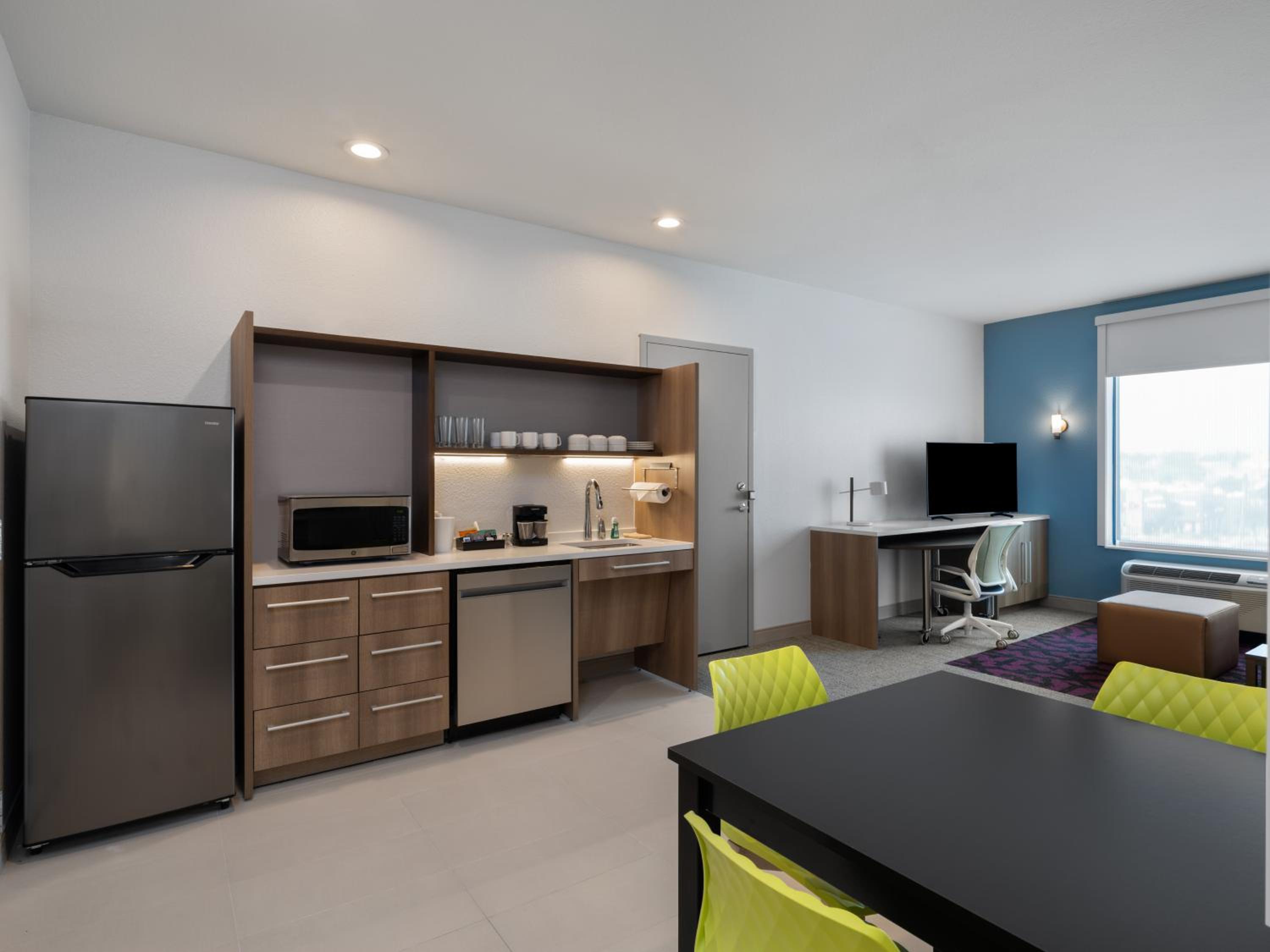 One-Bedroom King Suite - Photo 10