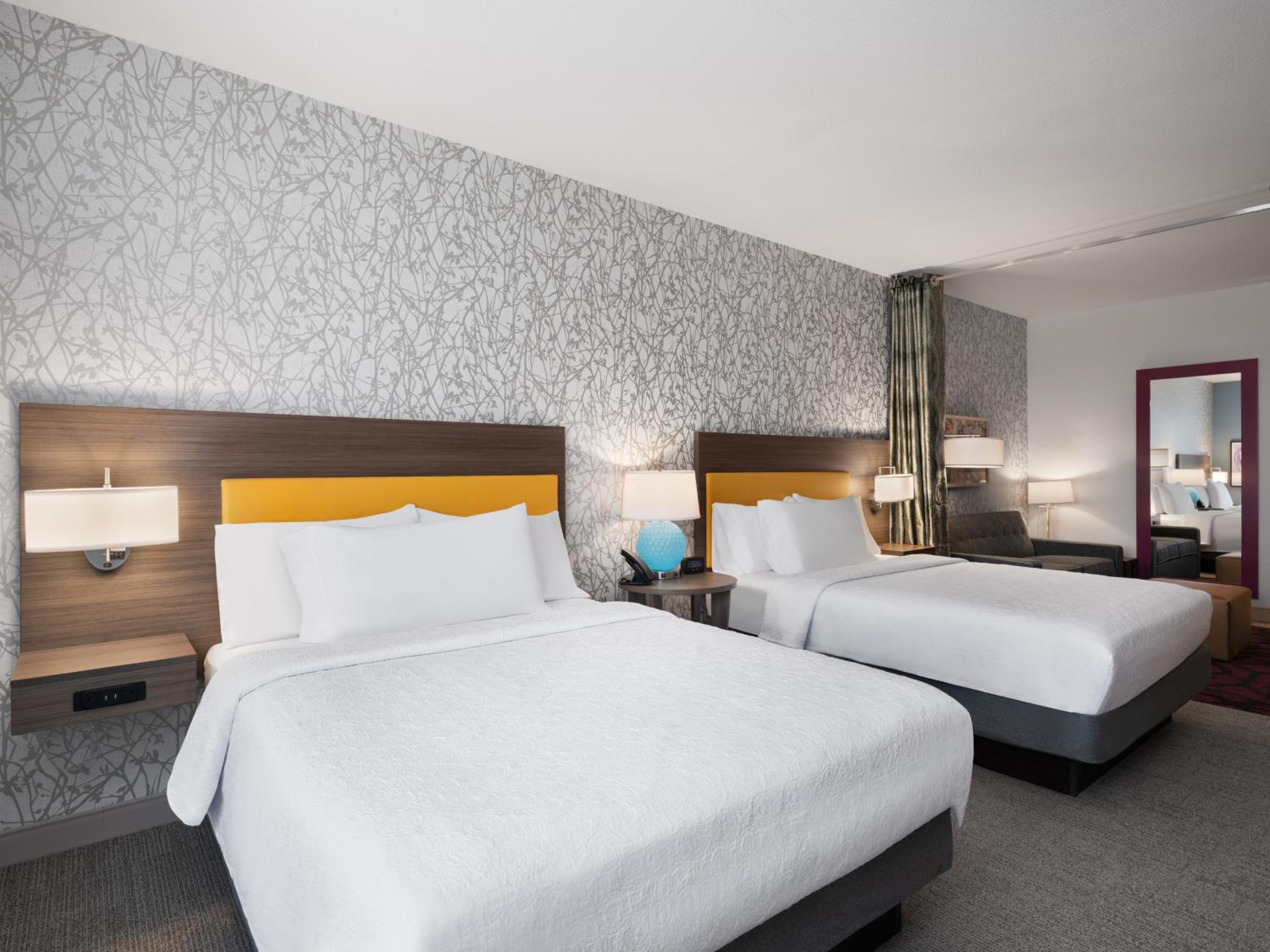 Studio Suite with Two Queen Beds - Photo 8